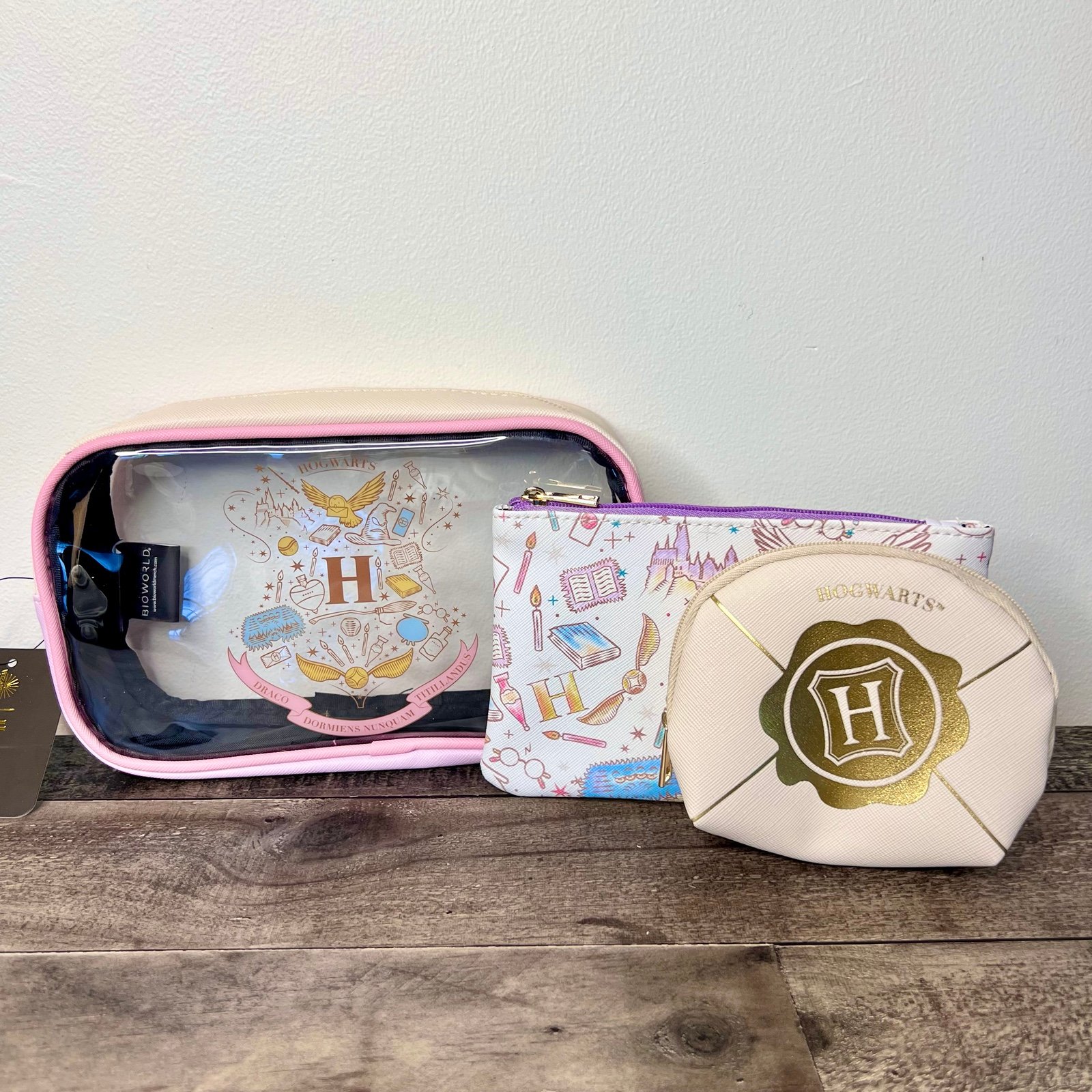 Bioworld Harry Potter Hogwarts Crest 3-Piece Travel Toiletry Set