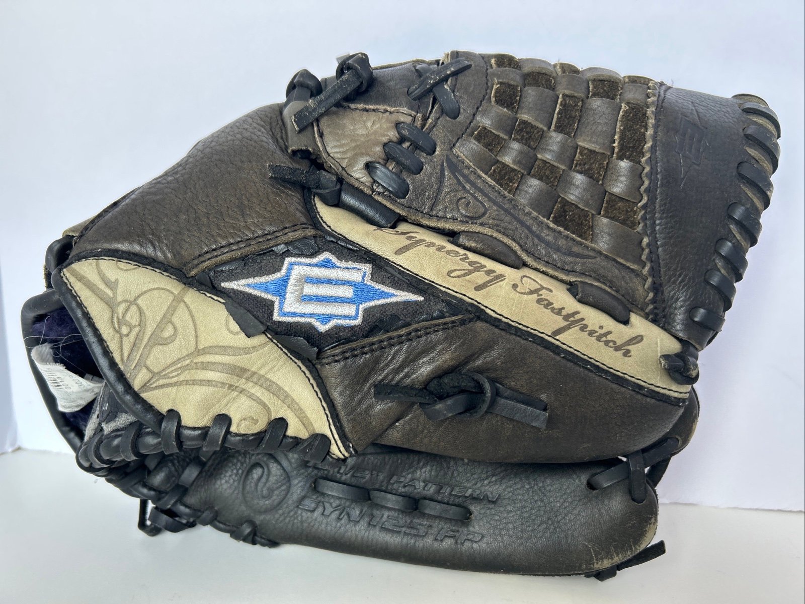 Easton Fastpitch Synergy SYN125FP 12.5” Softball Catchers Glove RH