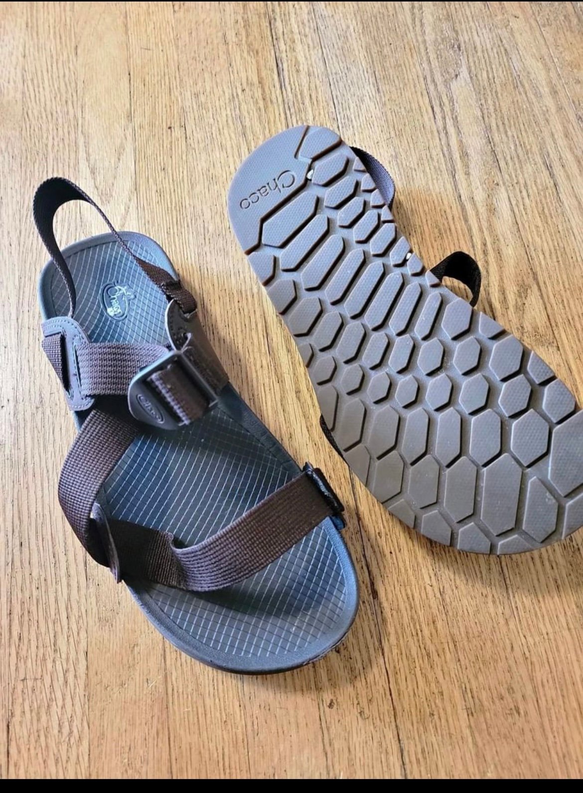 Men’s Chaco lowdown in brown size 9