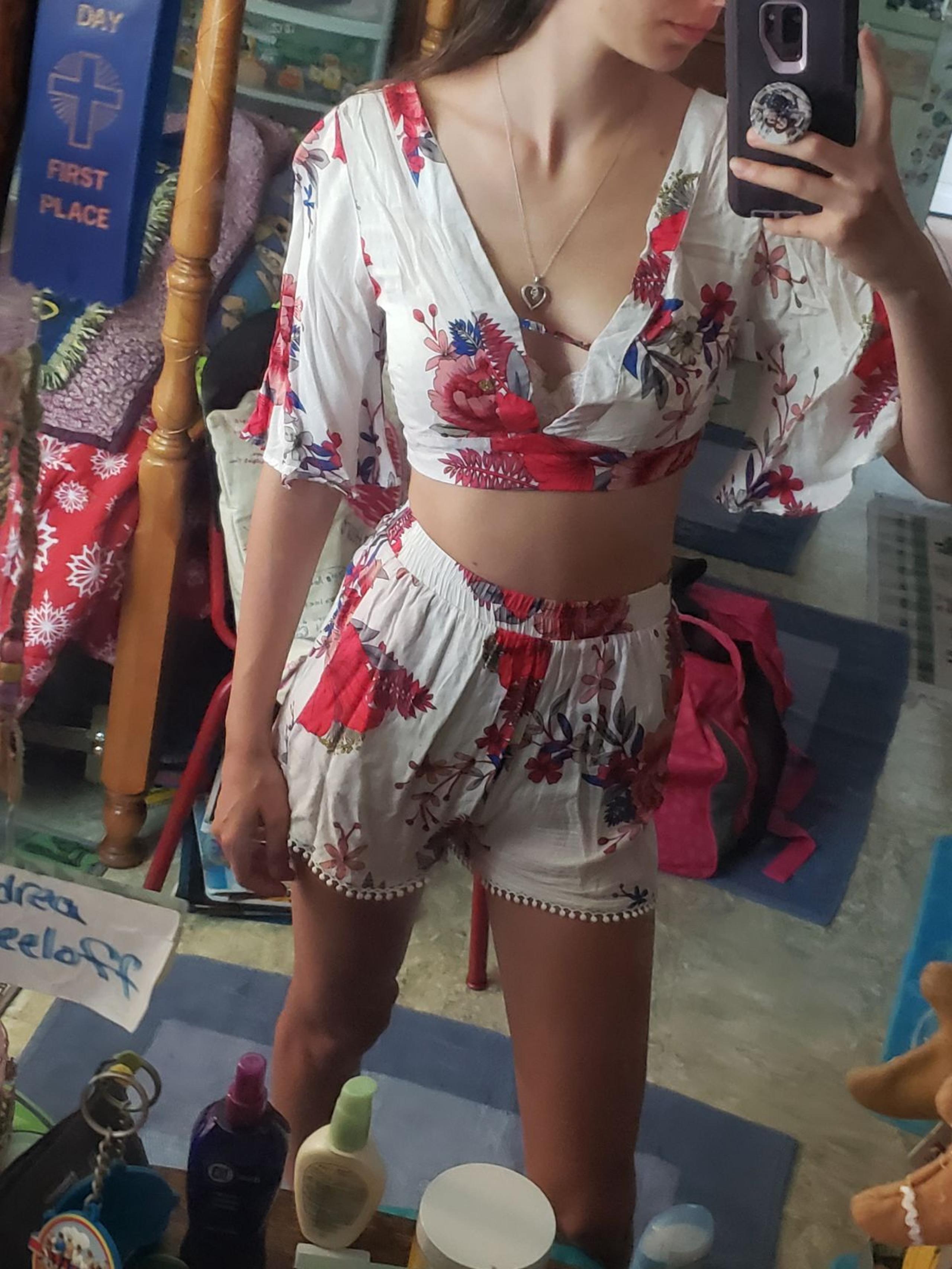White floral cropped outfit