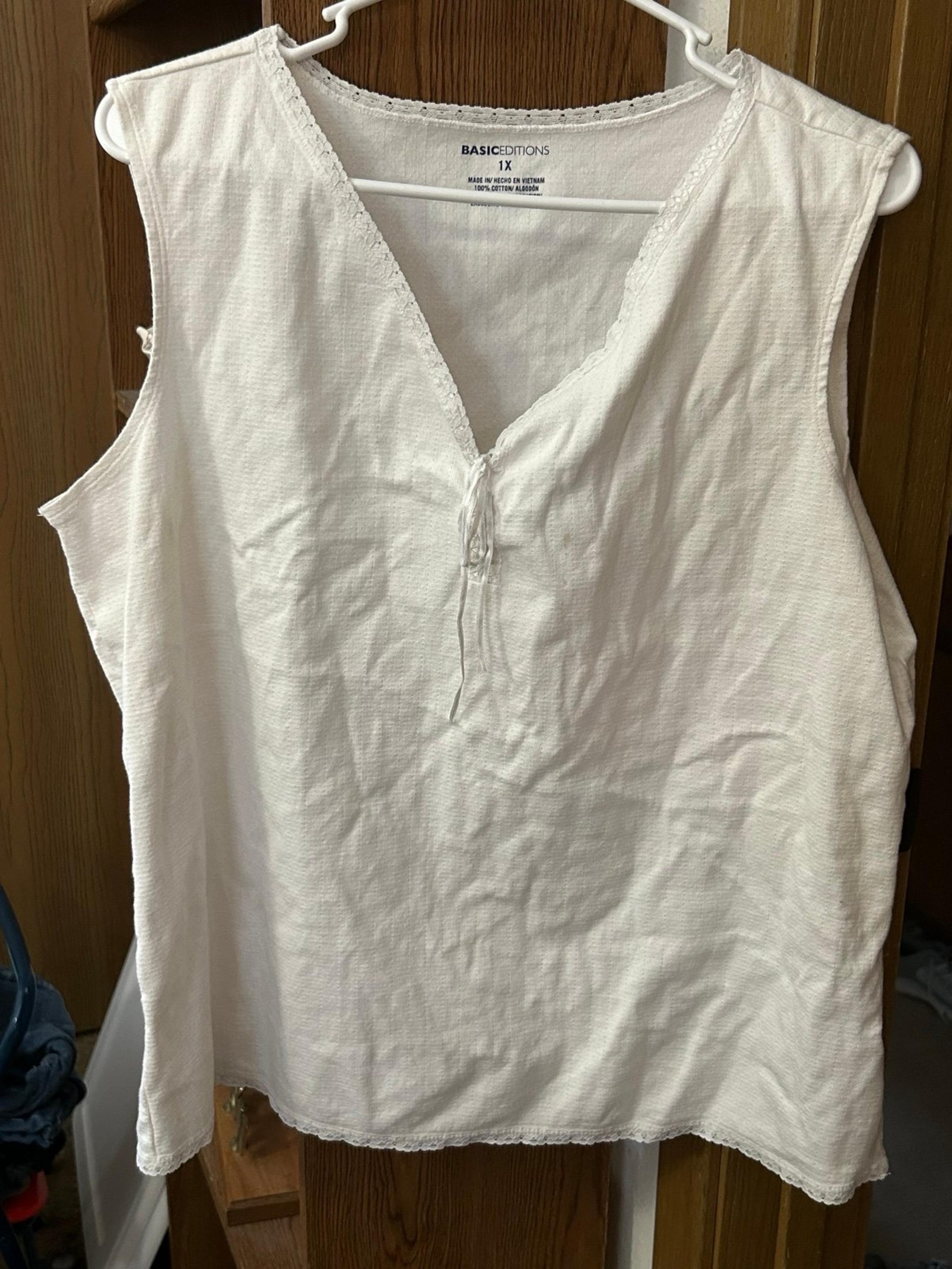 Women’s Basic Editions White tank top