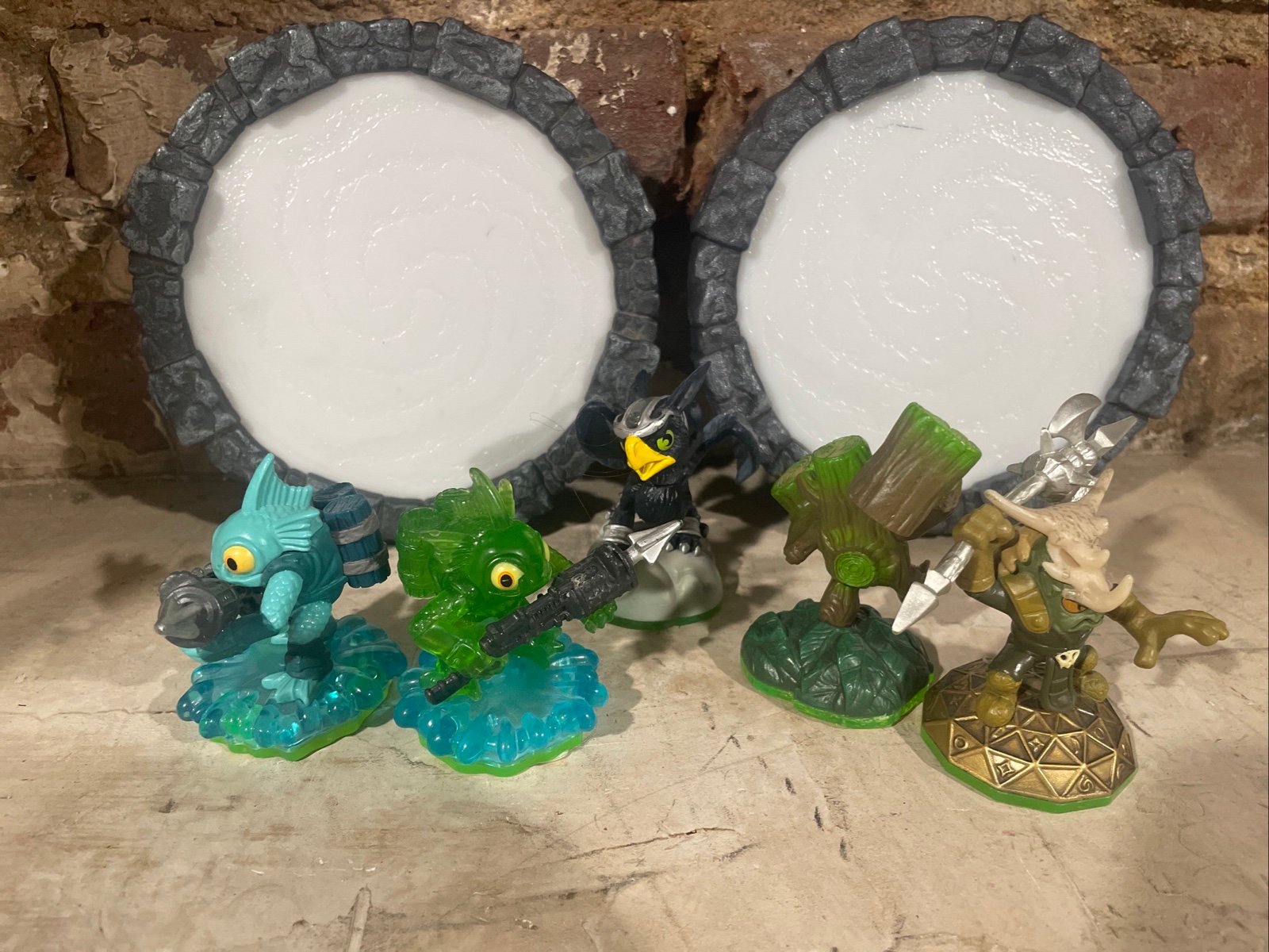 2 Skylanders Spyro's Adventure Wireless Portal of Power Nintendo Wii +5 Fig Lot