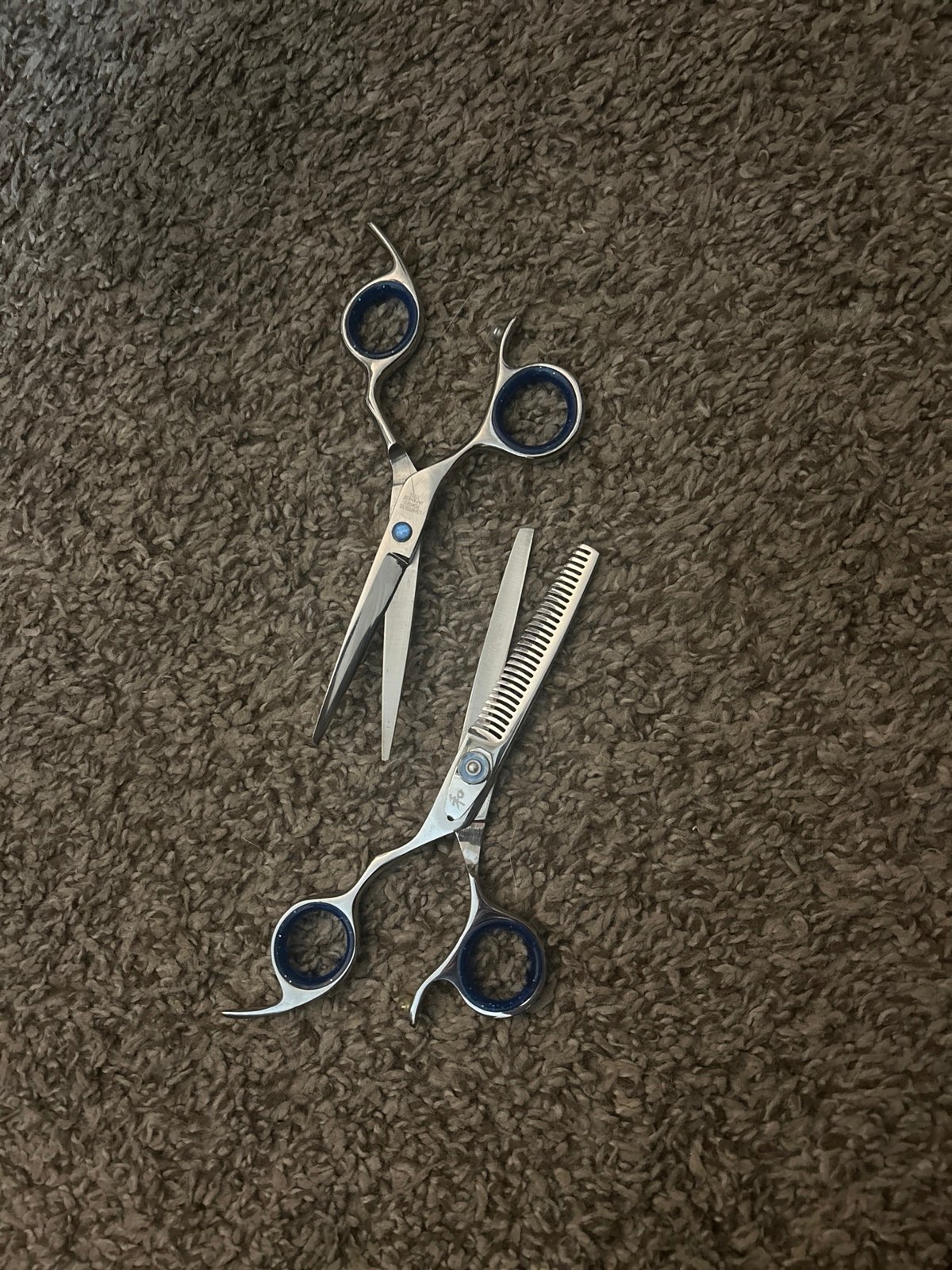 Shark fin shears
