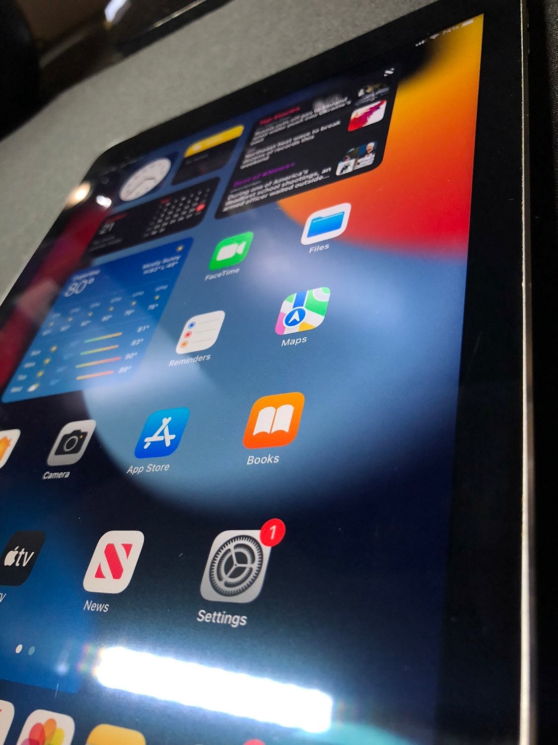 Apple iPad Air shops 2nd Generation 32 GB, WiFi + Cellular