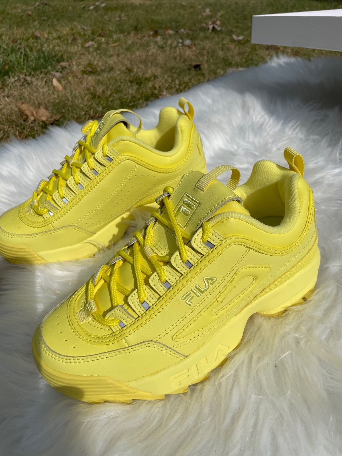 white and yellow filas
