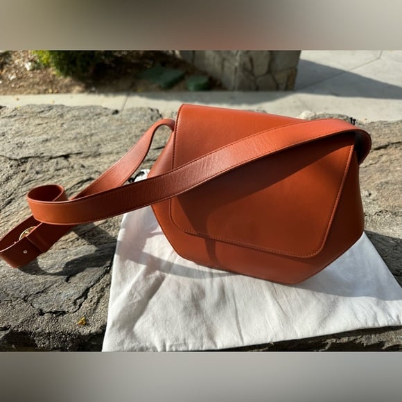 NWT Cuyana Hexagon Crossbody Bag in Sienna Smooth Leather