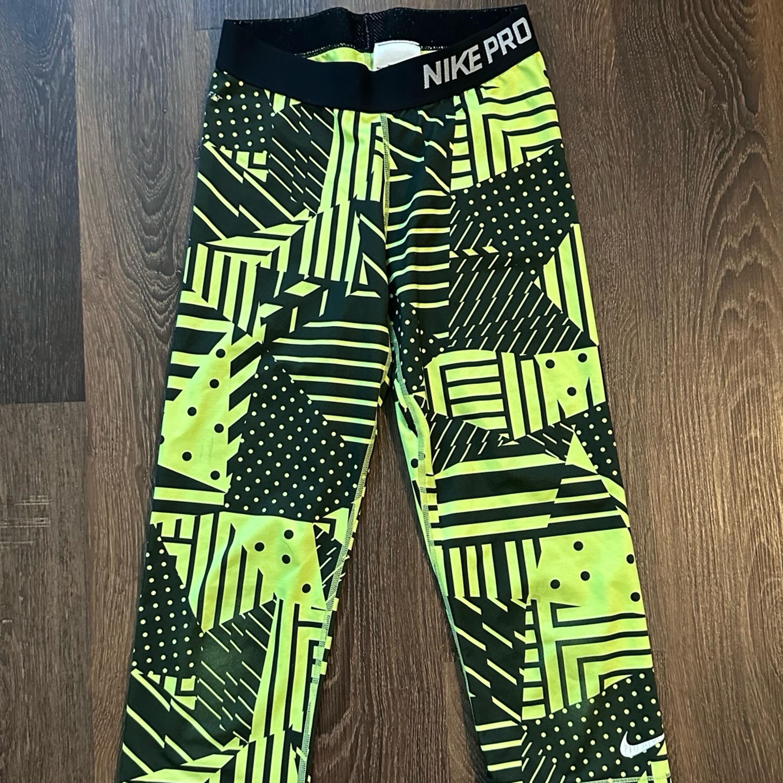 Nike Pro Dri-Fit Women’s Active Capri Pants Neon Size Small