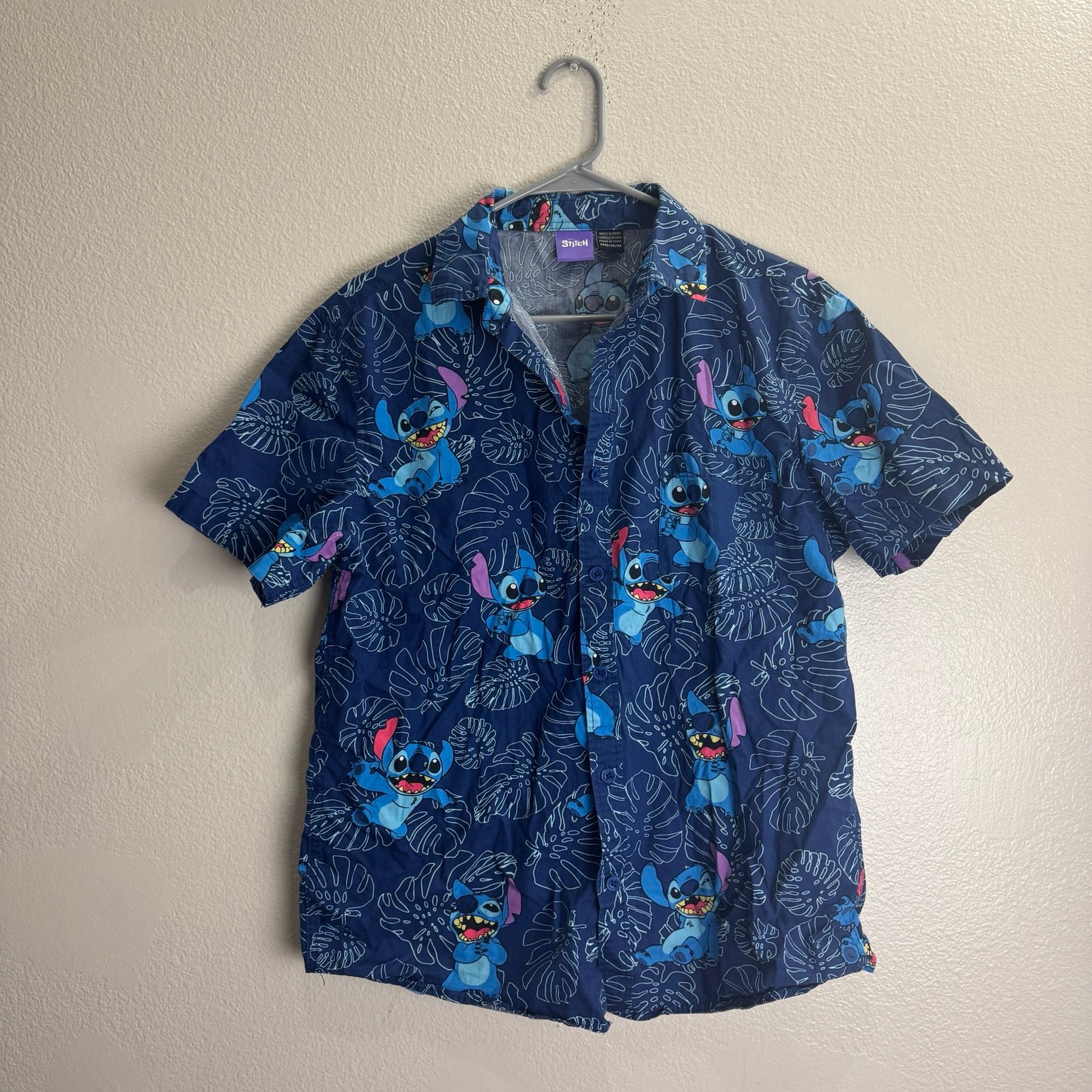 Disney Stitch Vintage Button Up Shirt Size Medium