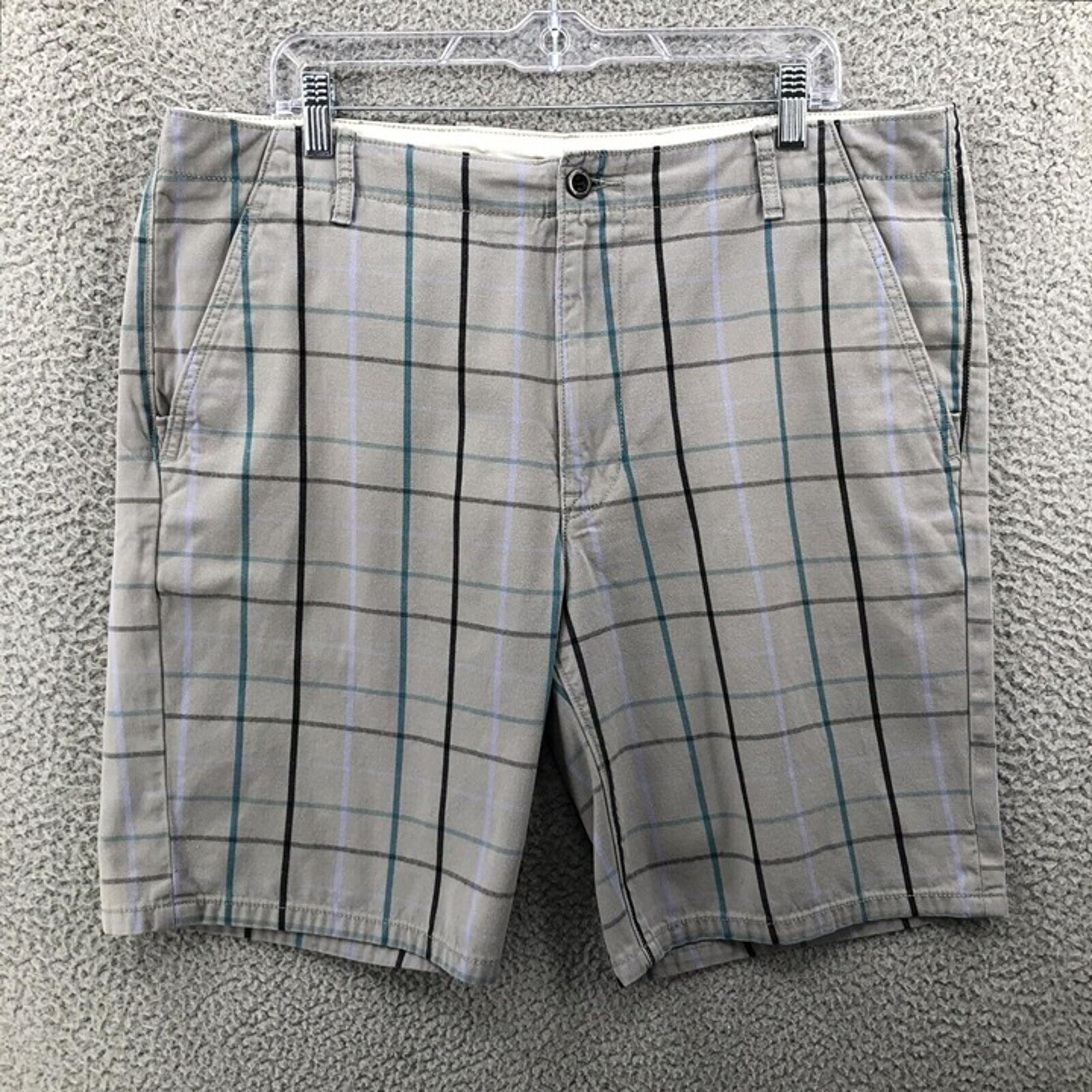 Levi’s Shorts Casual Chino Men’s Size 38 Flat Front Plaid Gray 8369
