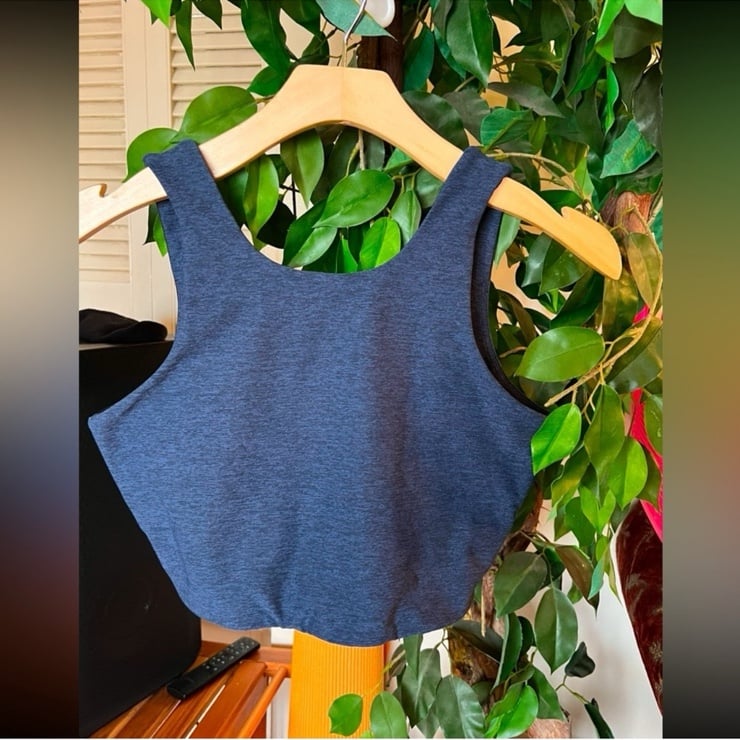 Outdoor voices Venus Crop Top Sleeveless Design
