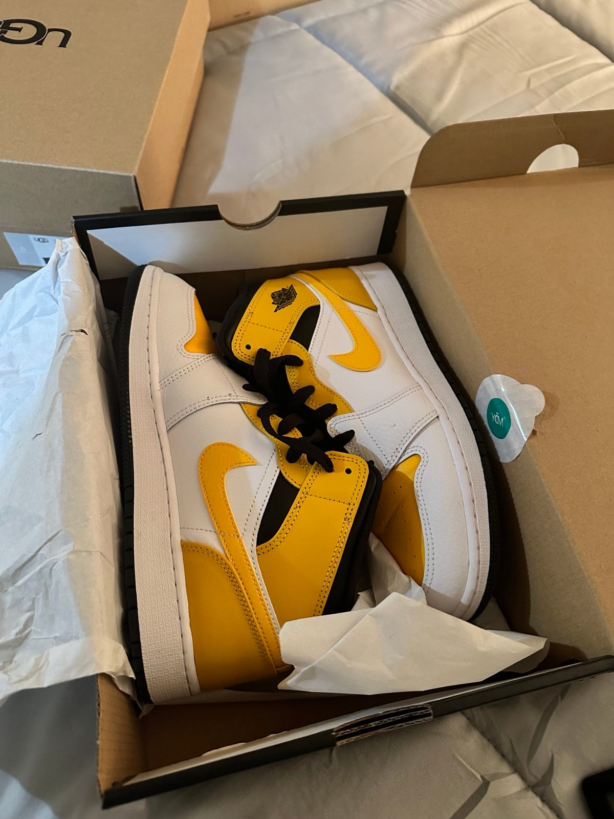 Jordan 1 Mid size 6.5 kids
