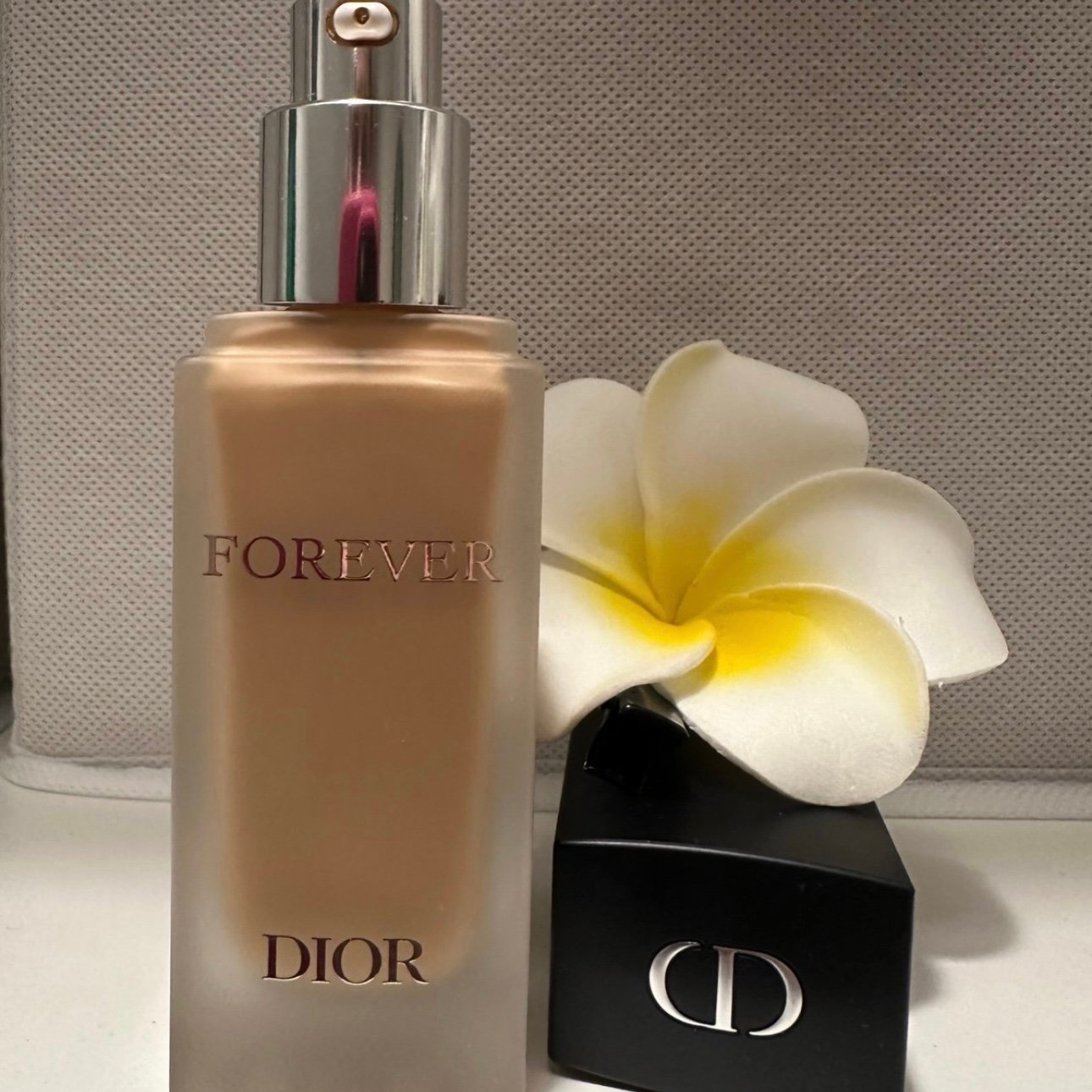BRAND NEW — DIOR Forever Skin Glow Hydrating Foundation SPF 15 COLOR: 2WP