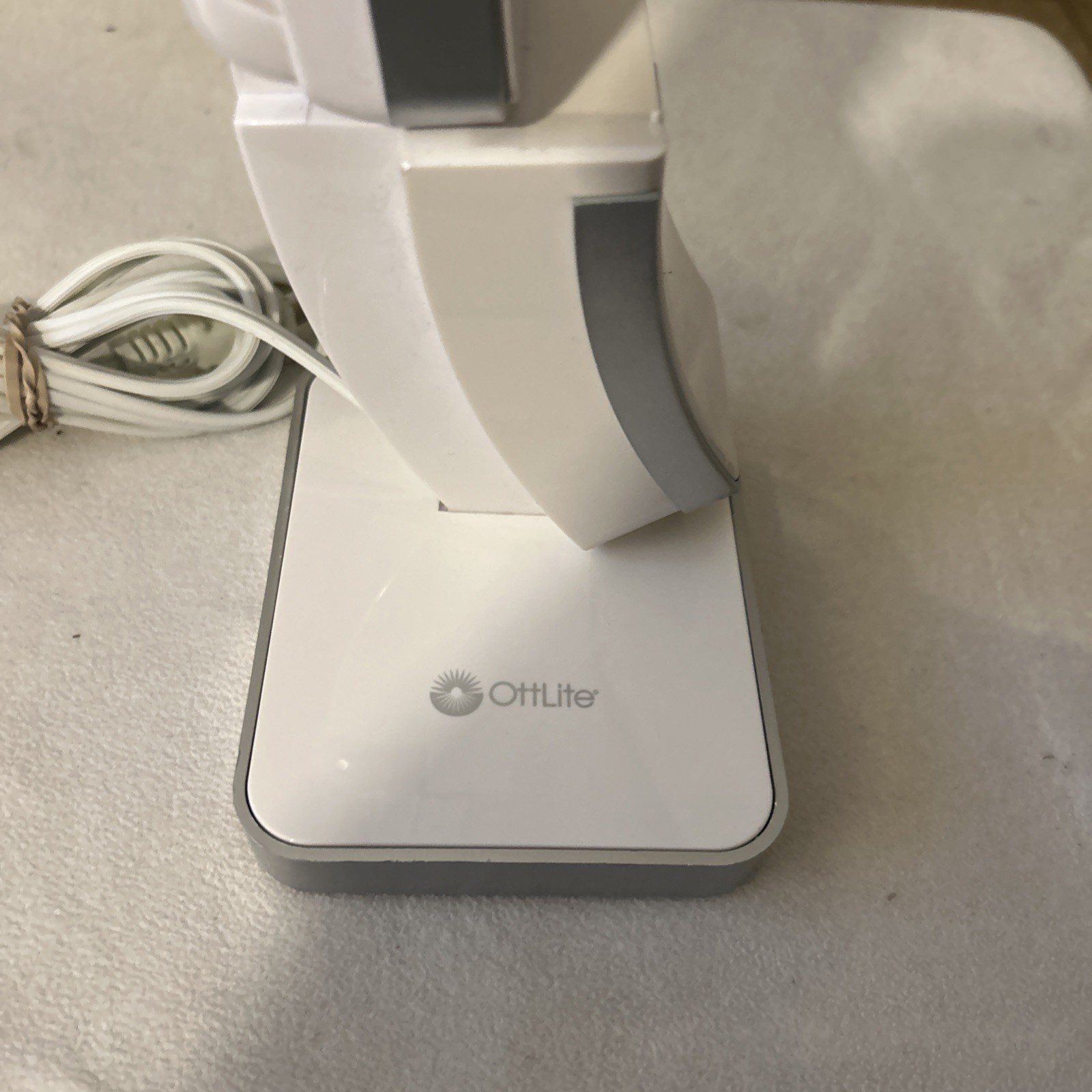 OttLite Small Folding Task Lamp Crafting Sewing Puzzles Office GX7825