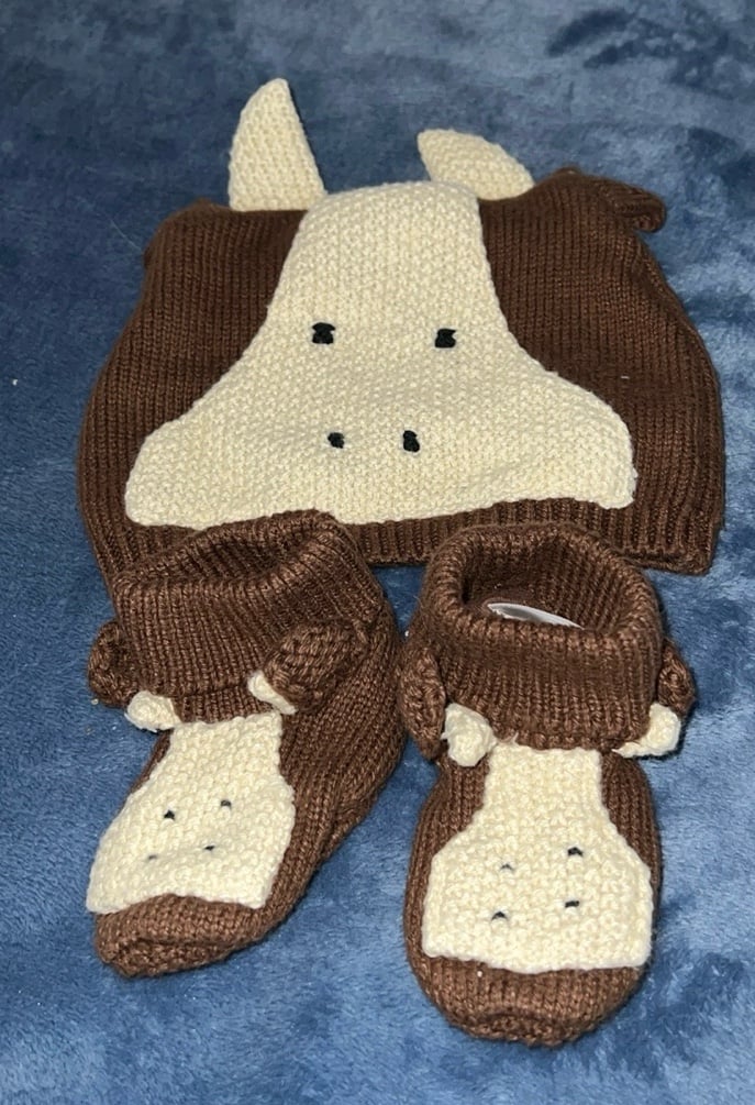 Gap baby 6-12 months winter cow beanie & matching booties VGUC  Vintage GAP and