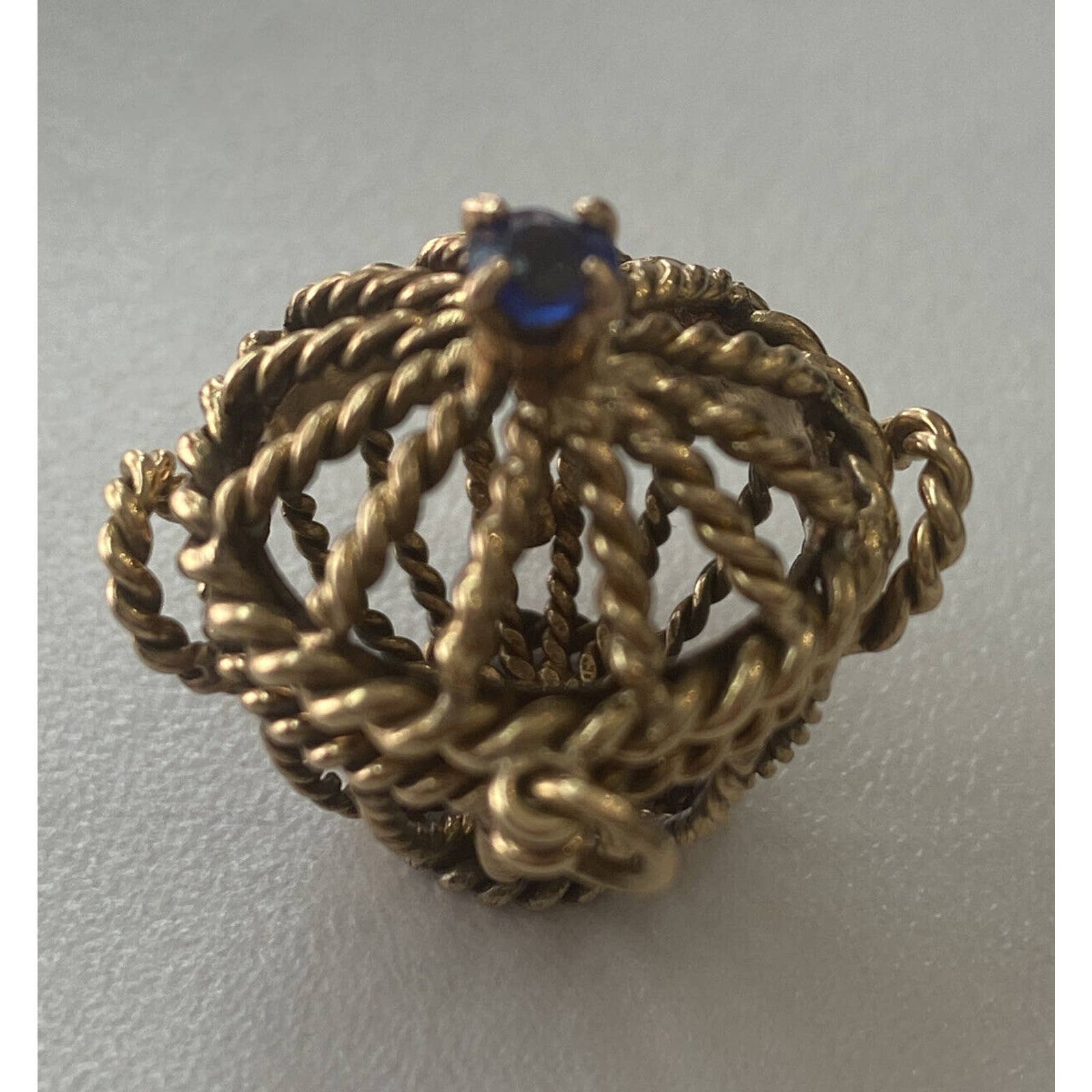 14k Yellow Gold Basket Charm/Pendant With Sapphire — Vintage