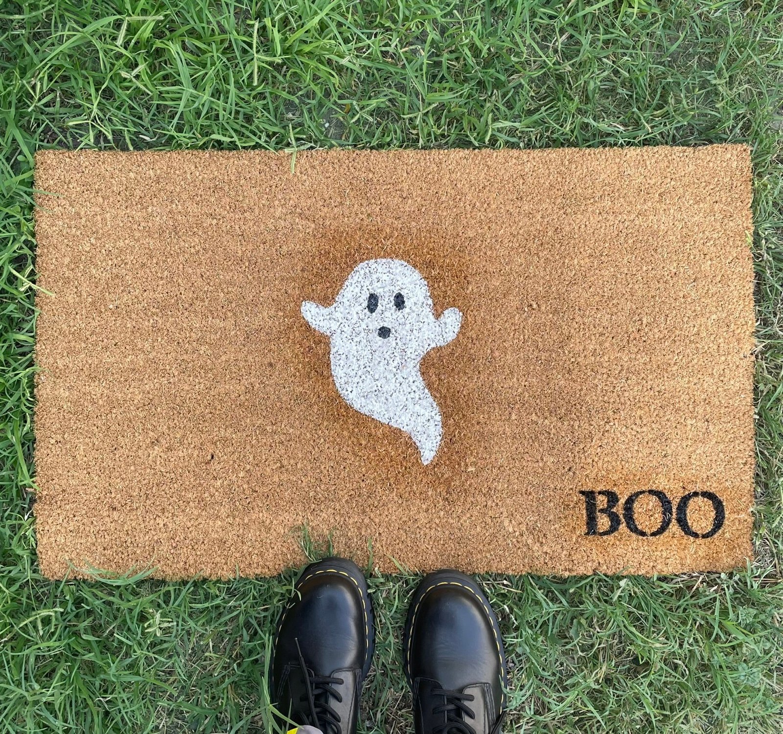 Hand-painted halloween ghost entry doormat