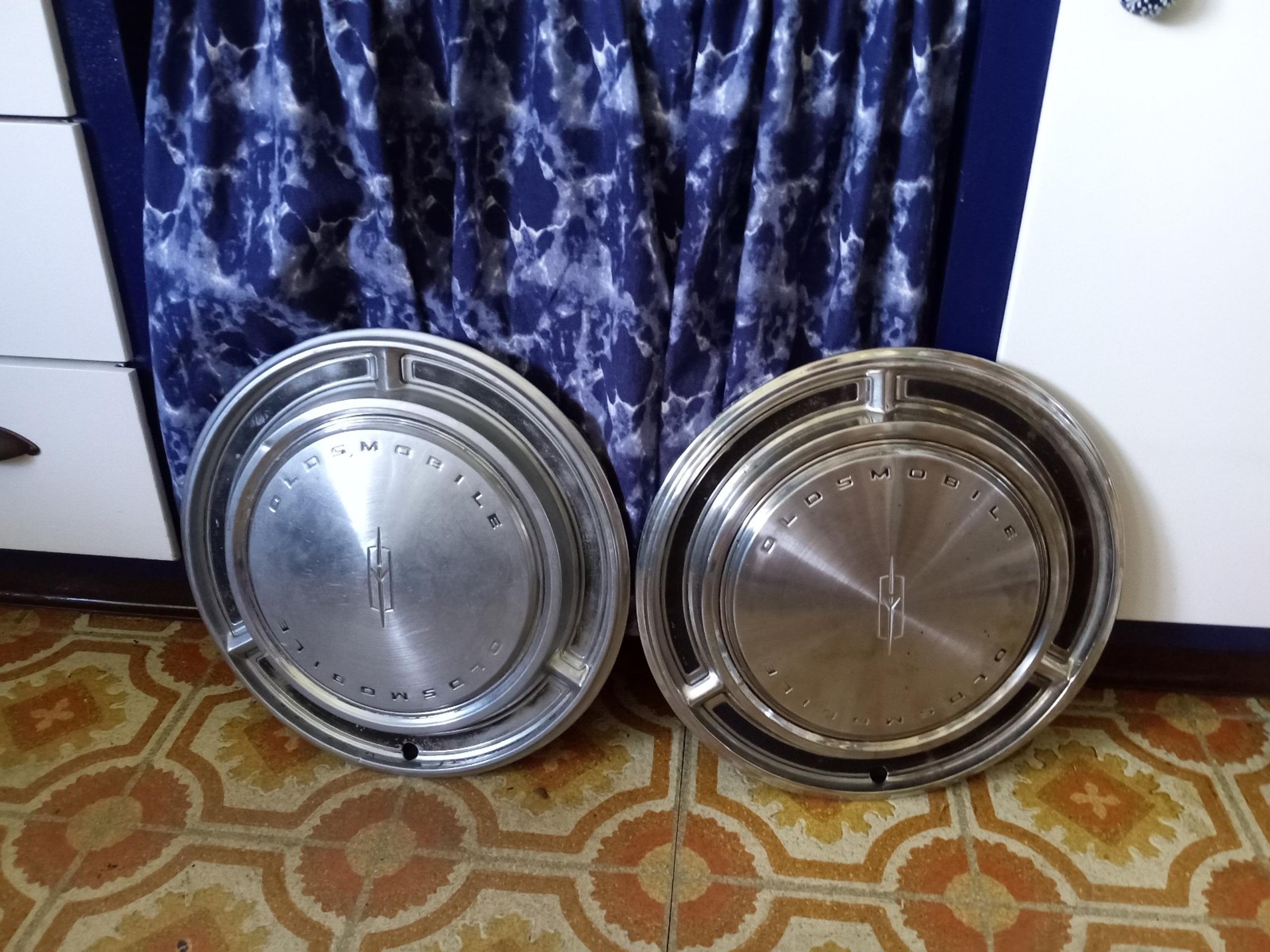 2-15" Oldsmobile hubcaps