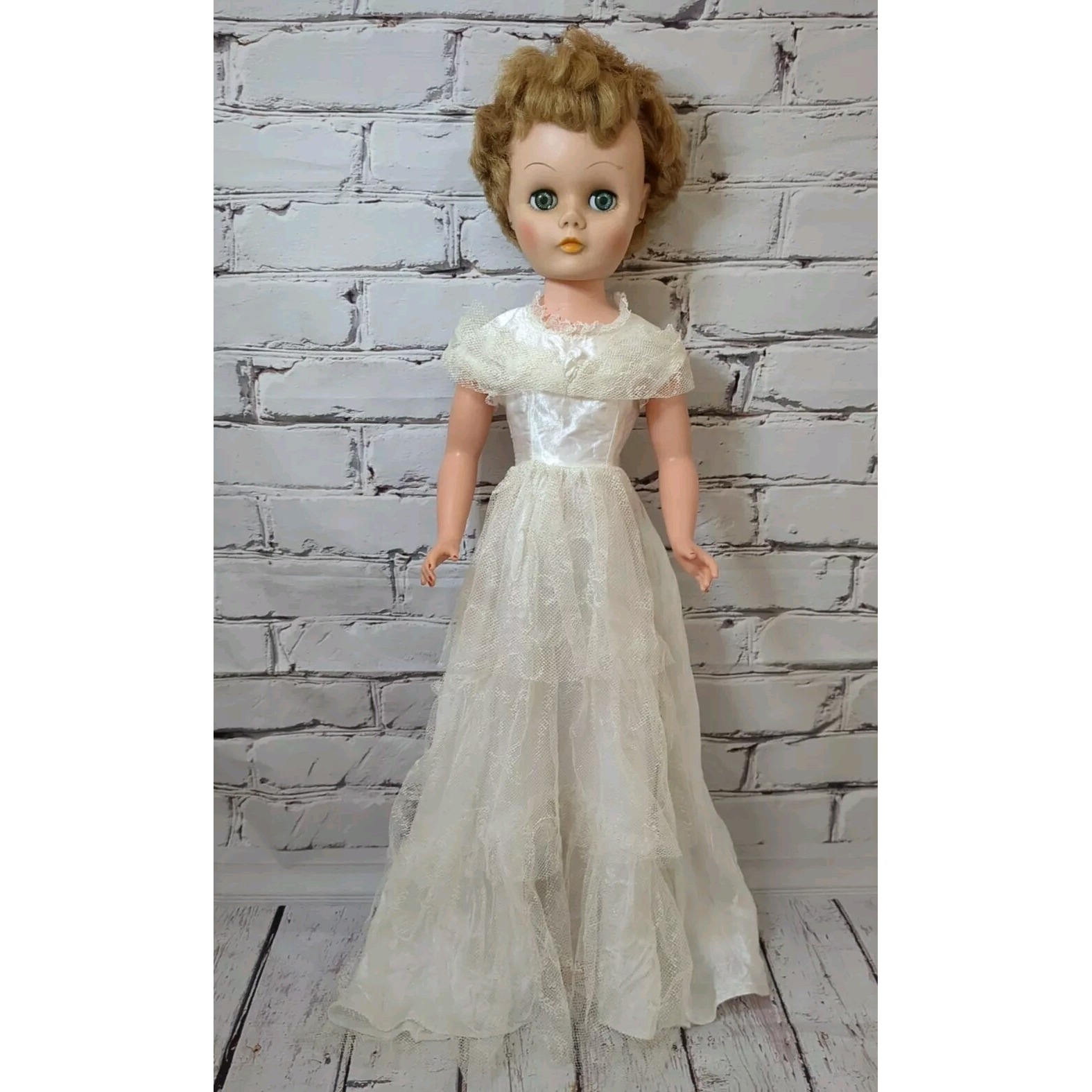 Vintage Betty the Beautiful Bride Doll 30 Sleepy Eyes Wedding Dress