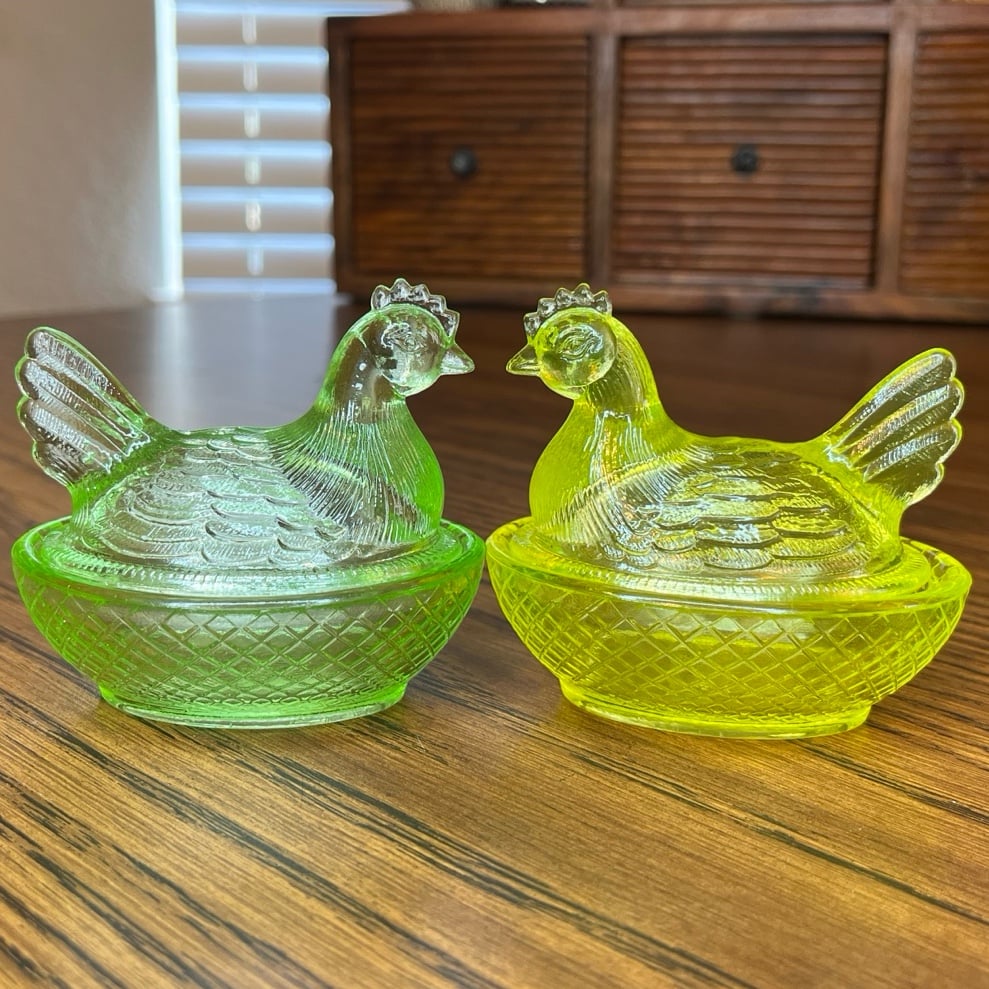Vintage Vaseline Uranium Hen On Nest