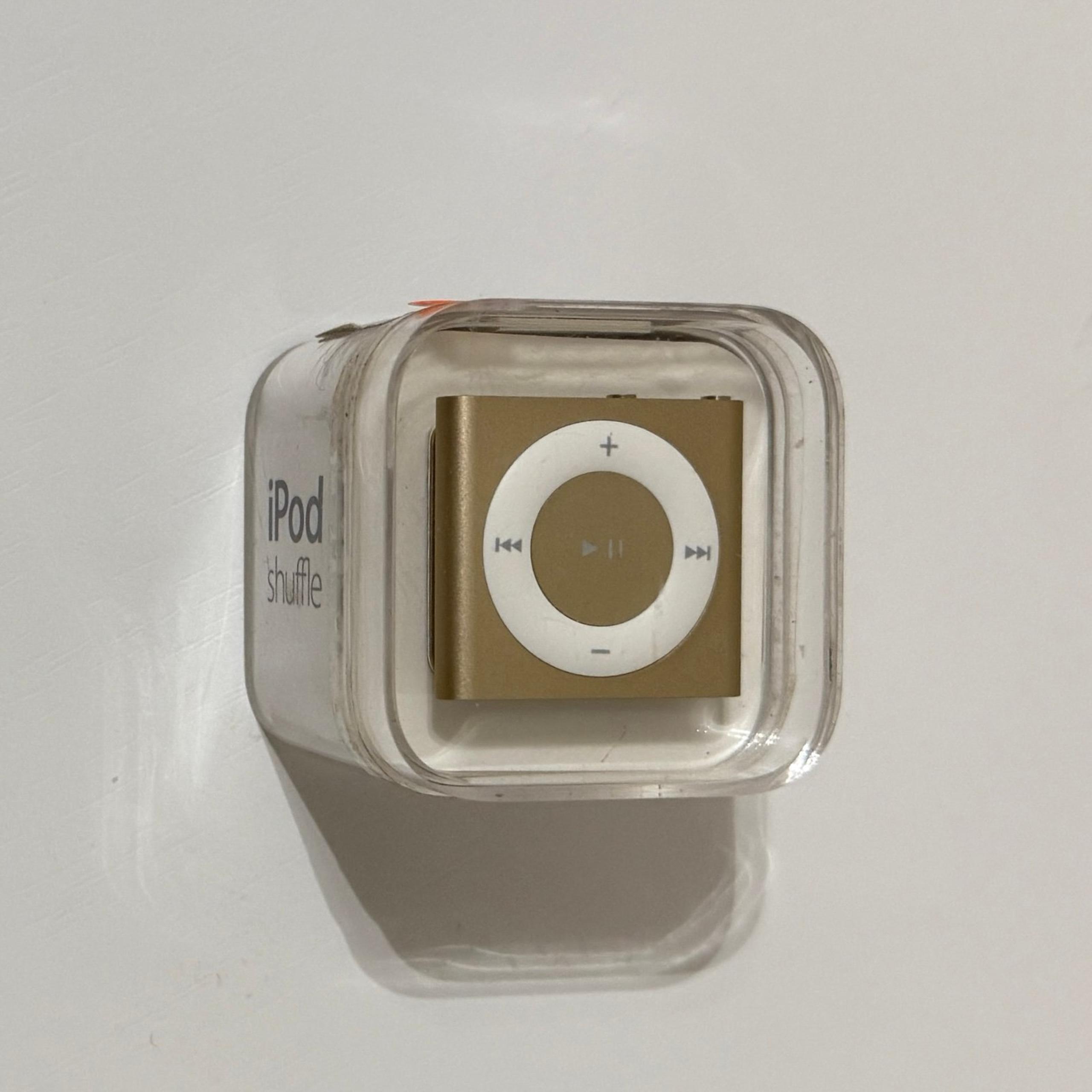 Apple iPod Shuffle 4th Generation 2 GB Gold Model A1373 Unopened