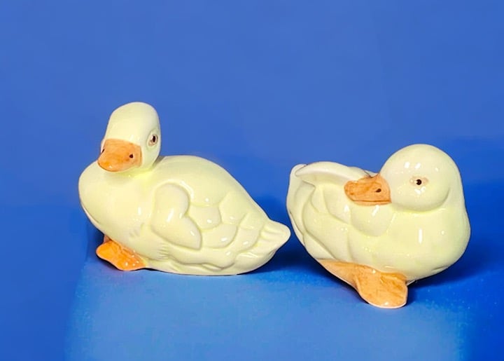 2 Vintage Ceramic Ducks Figurine Animal Bird Figures Ducklings Knick-Knacks