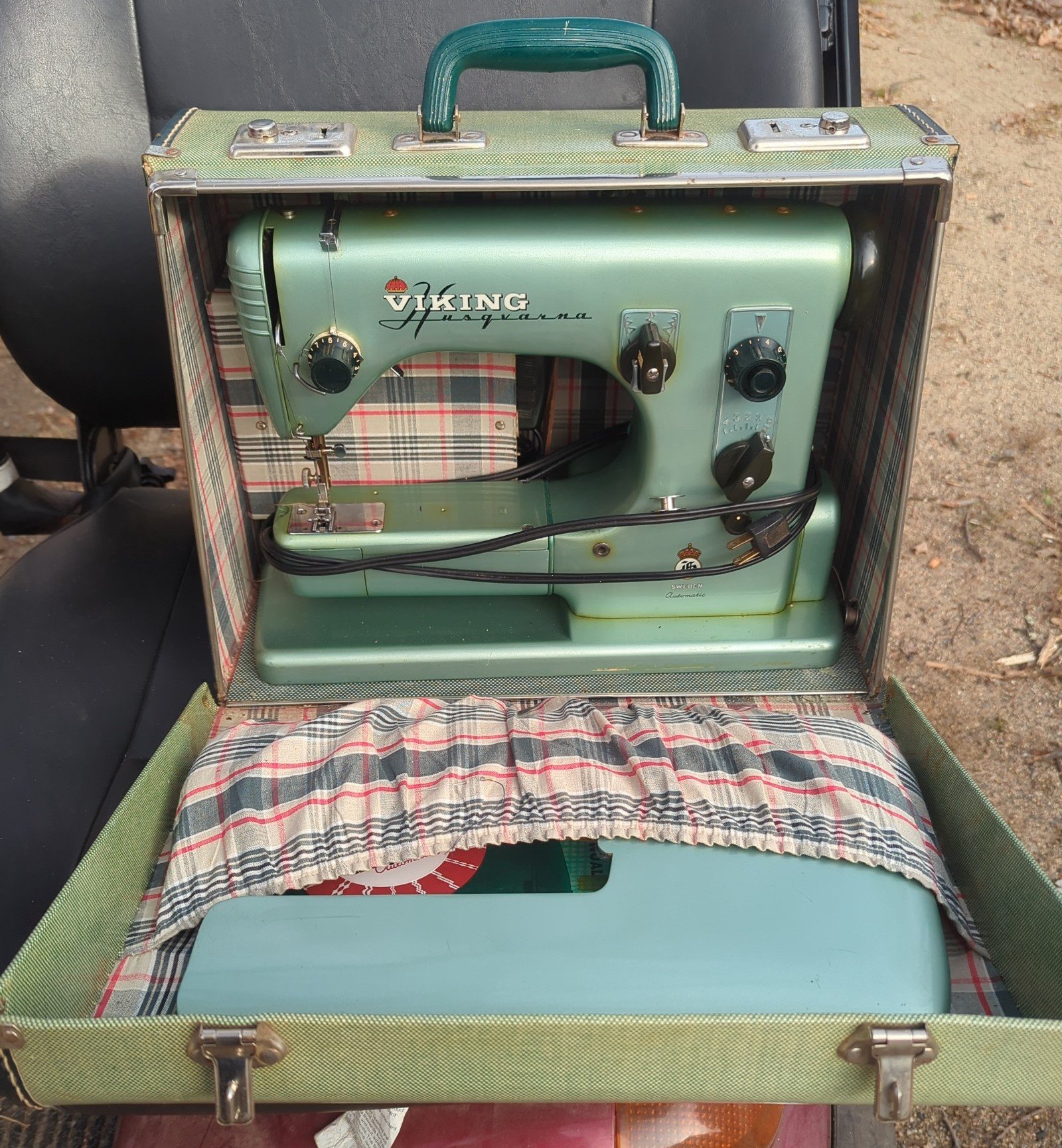 Vintage 60s Viking sewing machine