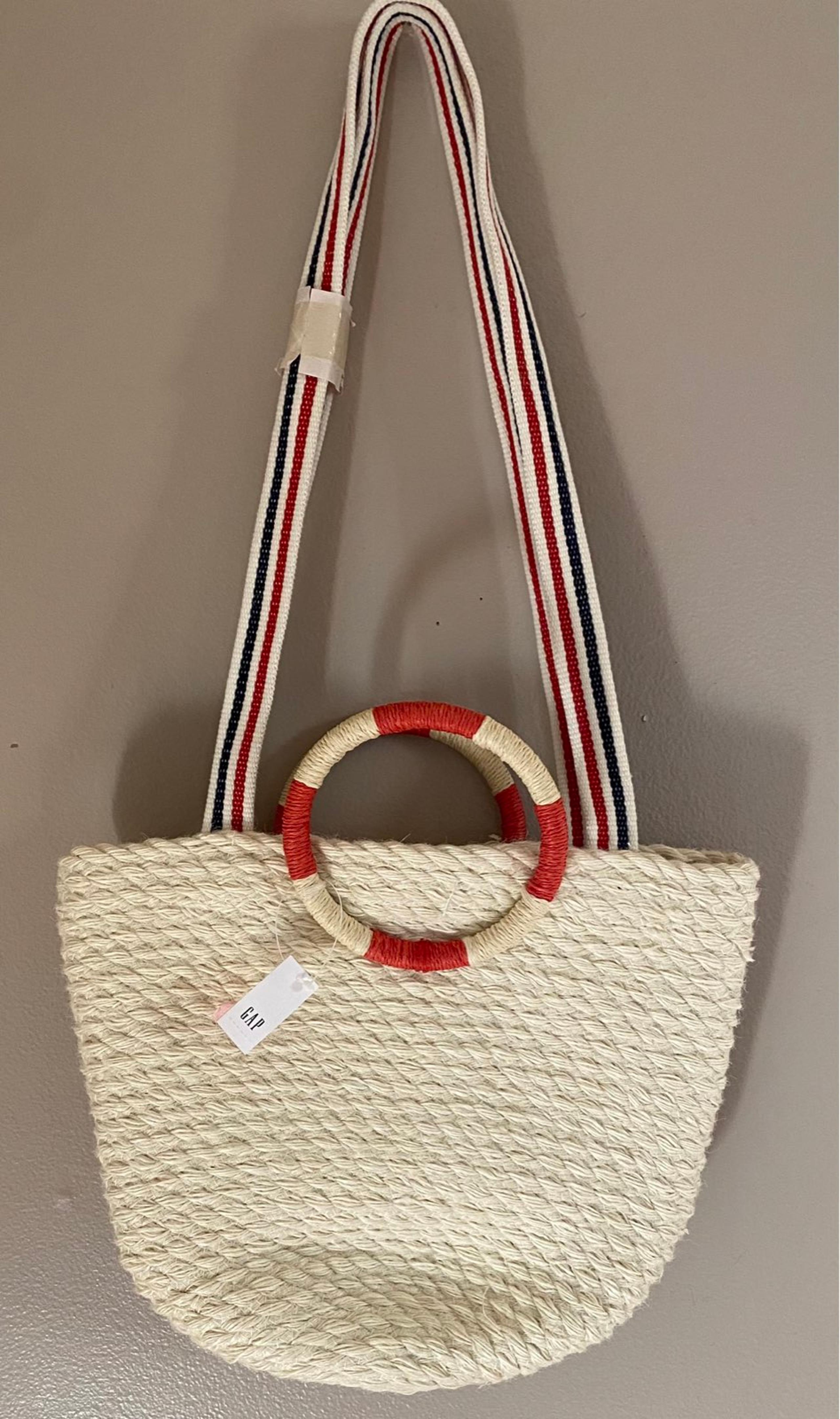 Bucket bag