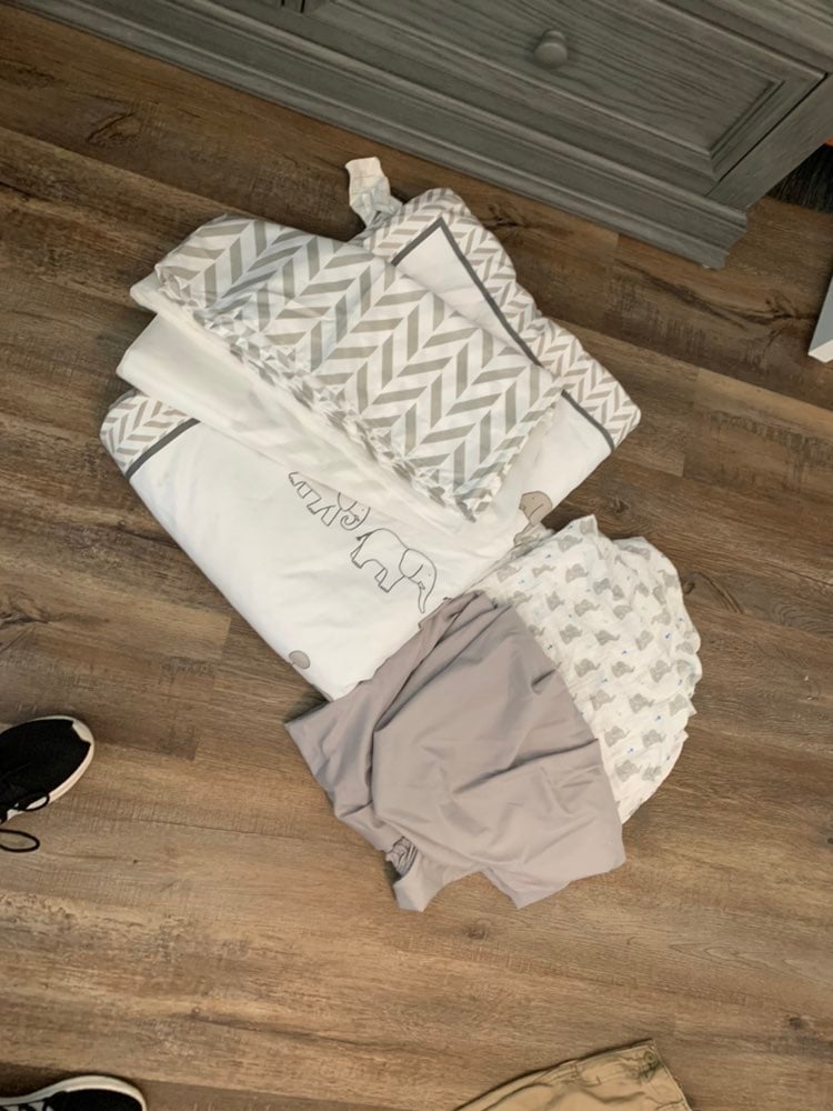 Crib comforter set
