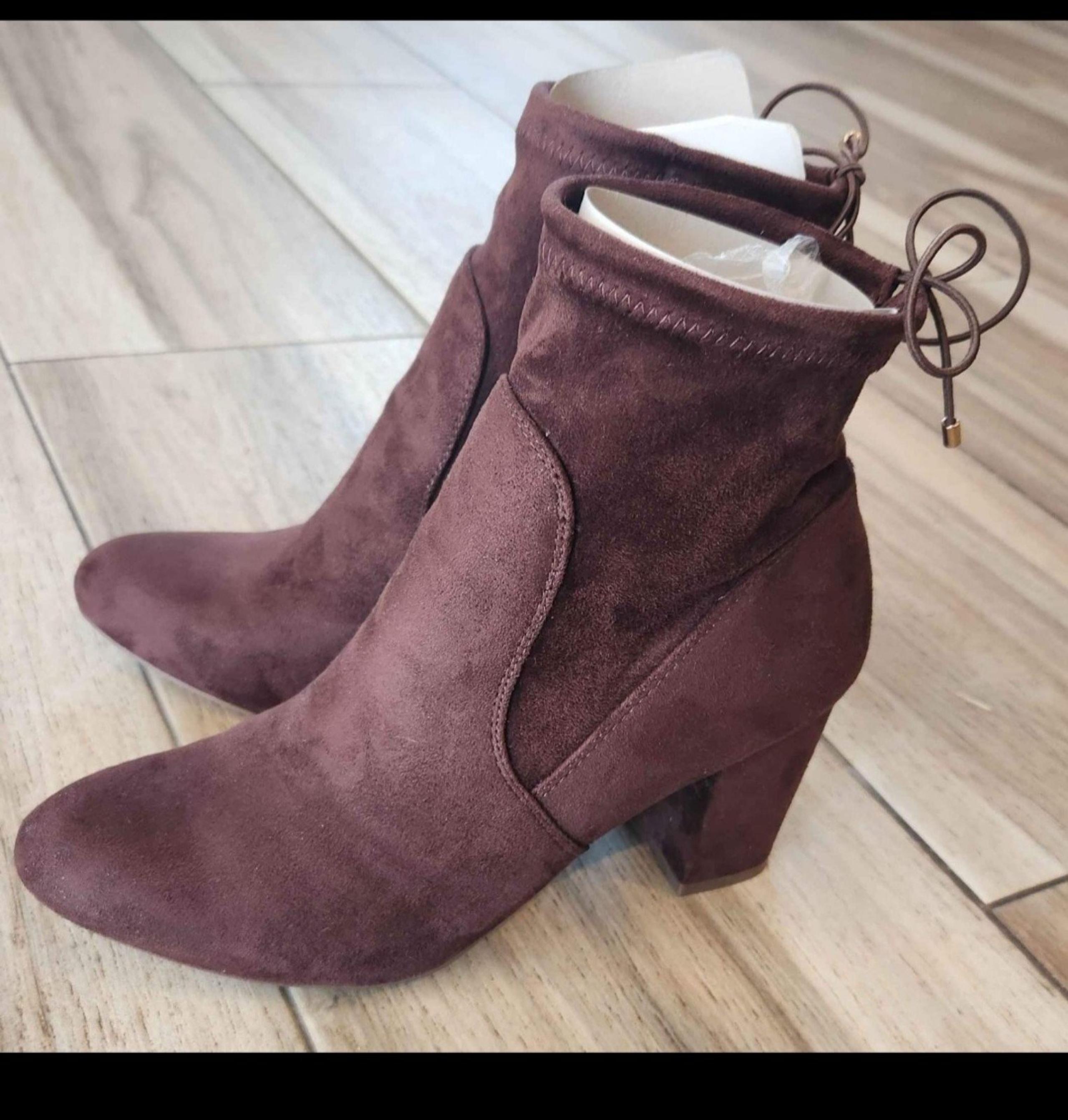 Women's Forever 21 women's faux suede 2.5in high heel booties Brown size 10