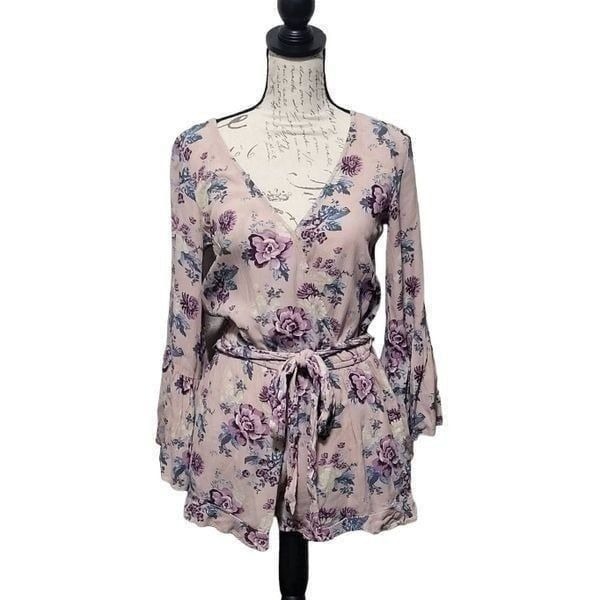 American Eagle Outfitters Bohemian Floral Bell Sleeve Romper w/ Pockets Size XS