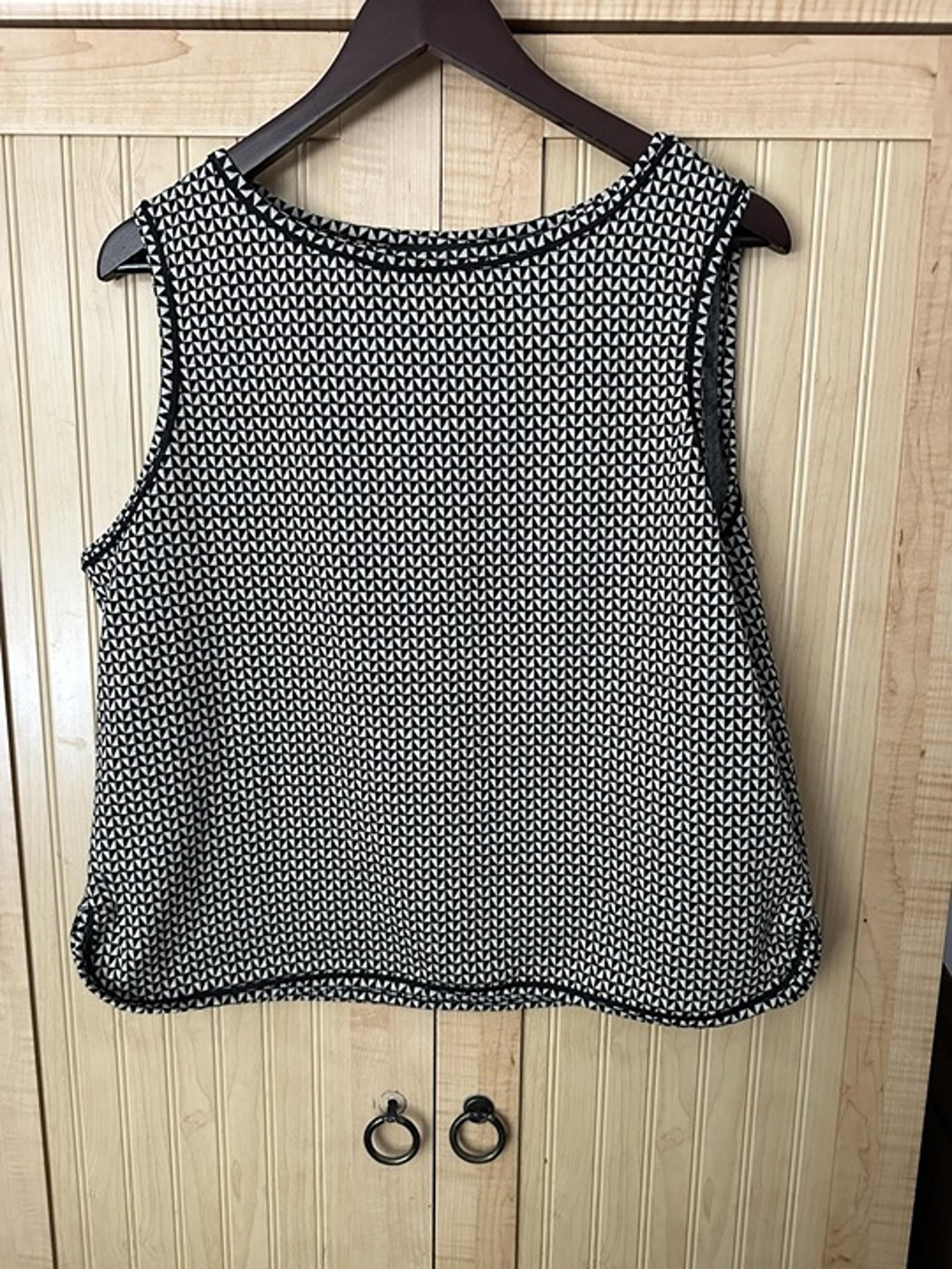 NWT Max Studio Career Knit Sleeveless Top Under Blazer Shell Sz L Black Beige