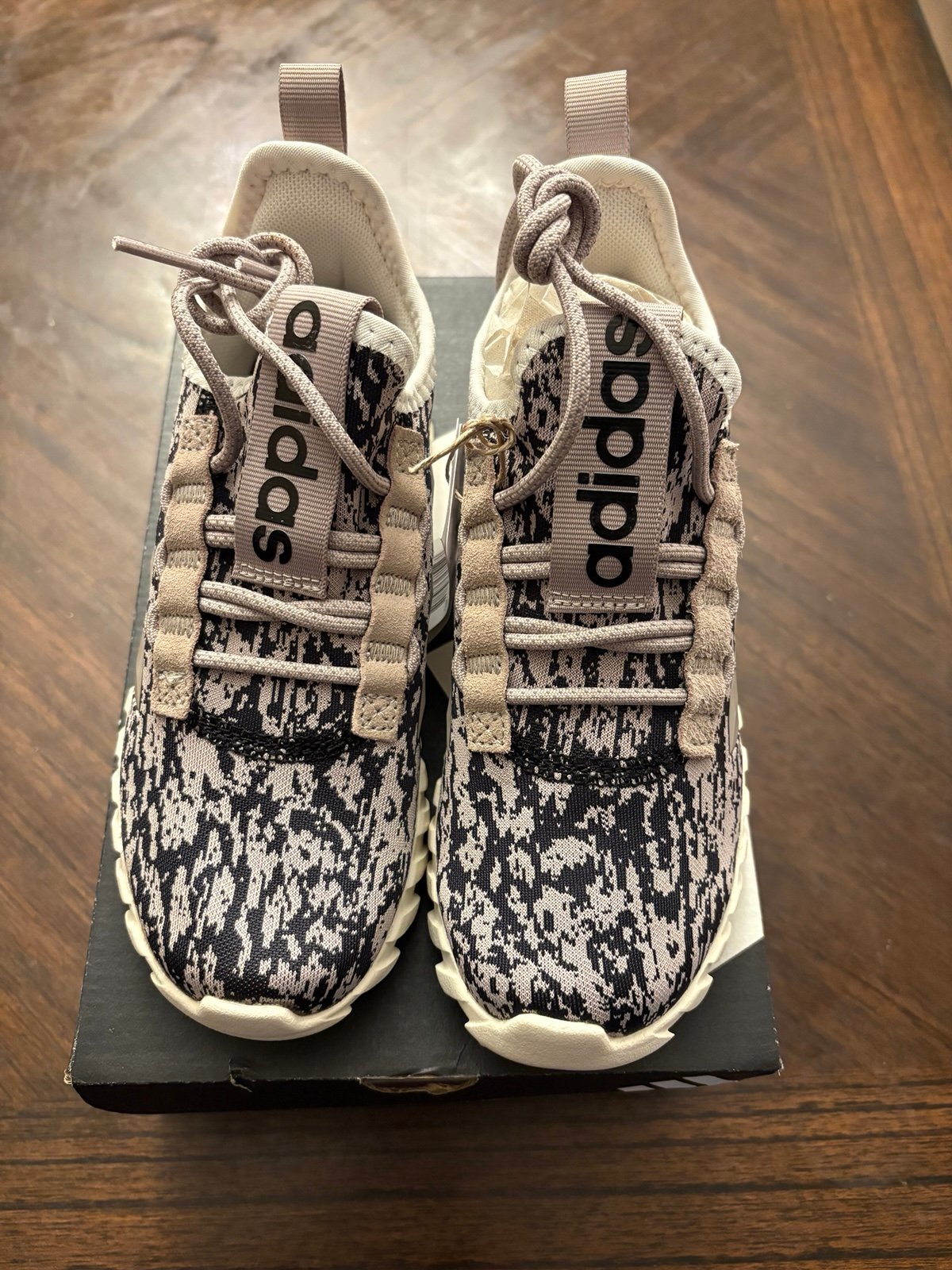 NWT Adidas kids Unisex Running Shoes (size2 )