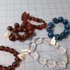 5 strands of vintage kicitet