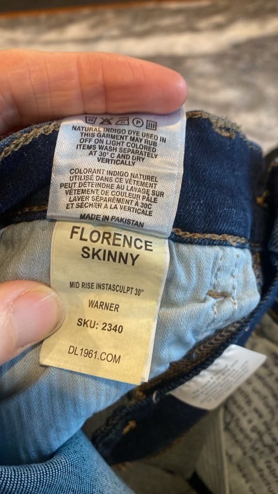 DL 1961 performance Florence Instasculpt Skinny Dark Wash Jean size waist 24 NWT - detail