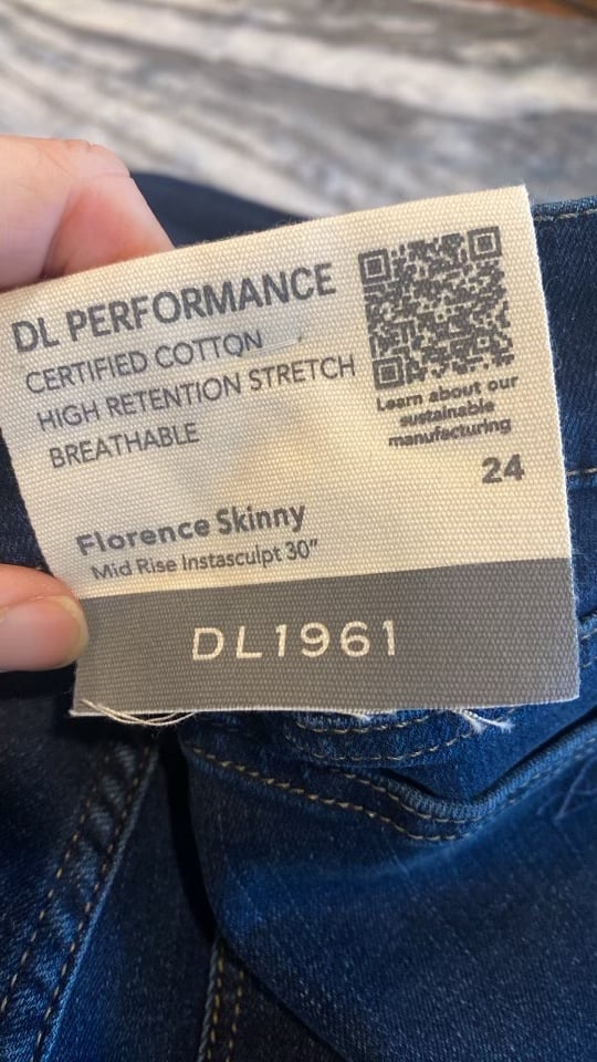 DL 1961 performance Florence Instasculpt Skinny Dark Wash Jean size waist 24 NWT - detail