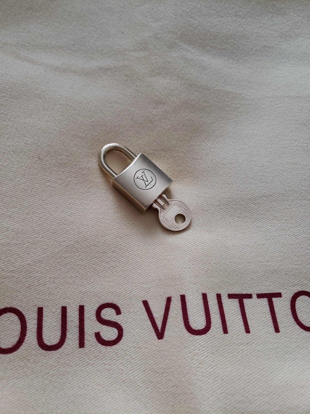 Auth. Louis Vuitton Lock Set #226