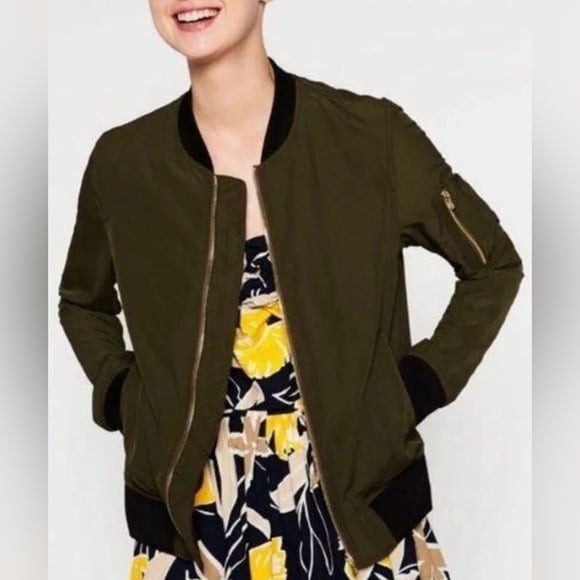 ZARA Outerwear Nylon Bomber Jacket Khaki Olive Green with Black Trim Size Small