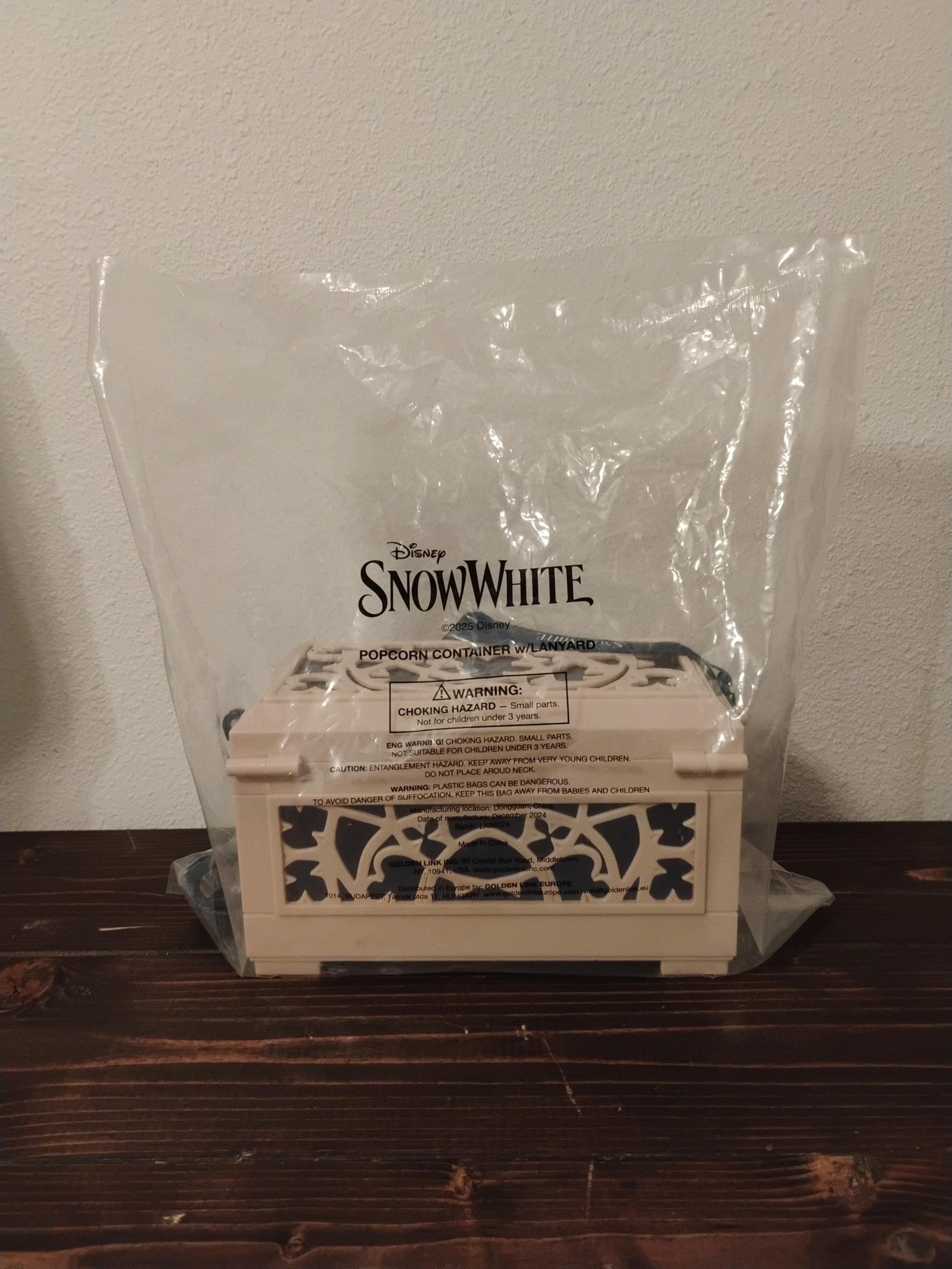 Snow White Popcorn Bucket w/Lanyard