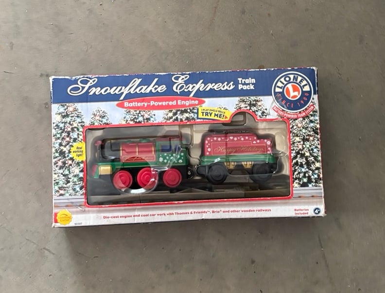 New Boxed 2001 Lionel Snowflake Express Train Pack Battery Powered Engine Vtg