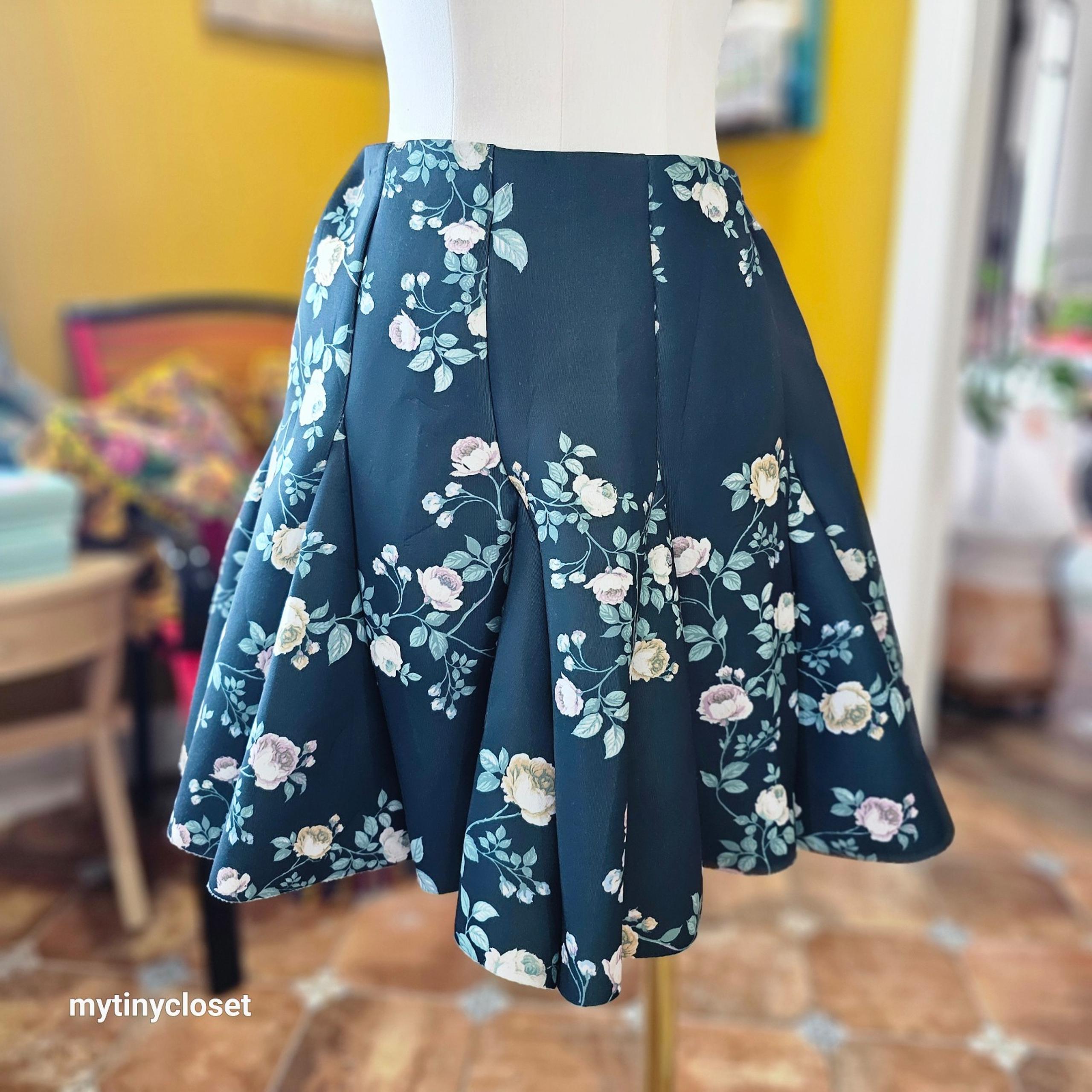 New Lauren Conrad floral mini skirt size 16