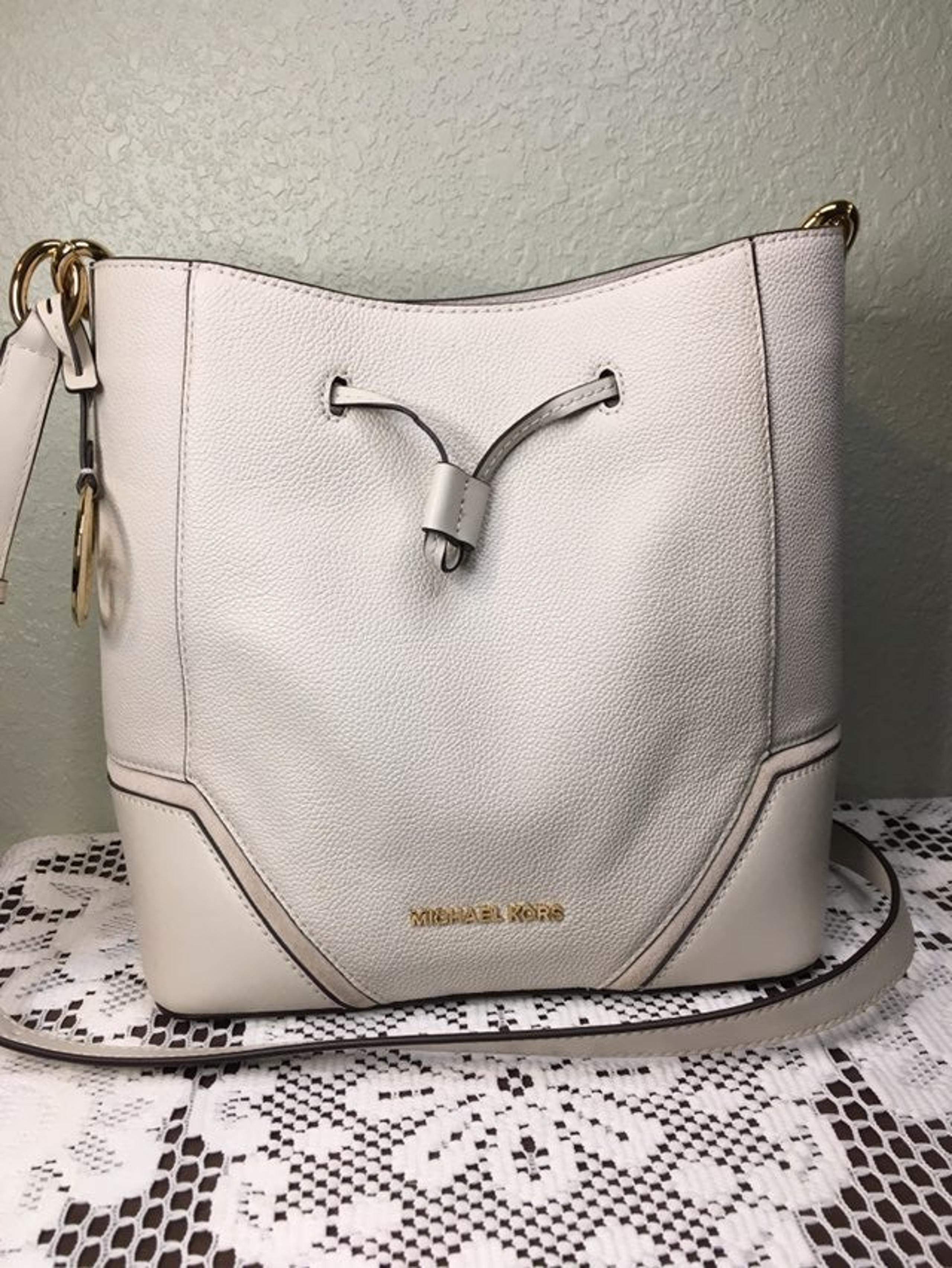 NWT Michael Kors Nicole Large Bucket Bag