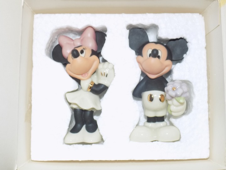 Lenox Disney Mickey and Minnie Mouse Porcelain Salt and Pepper Shakers