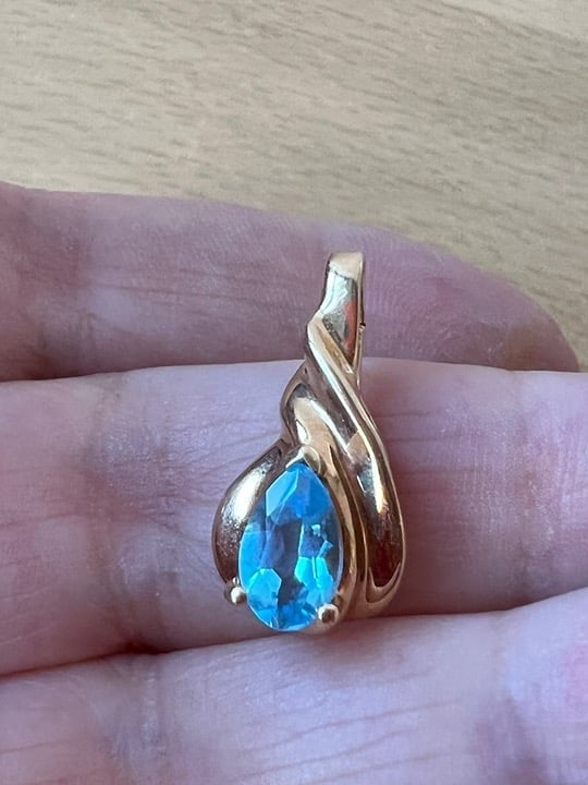 10K YELLOW GOLD PEAR SHAPE BLUE TOPAZ PENDANT CHARM NECKLACE