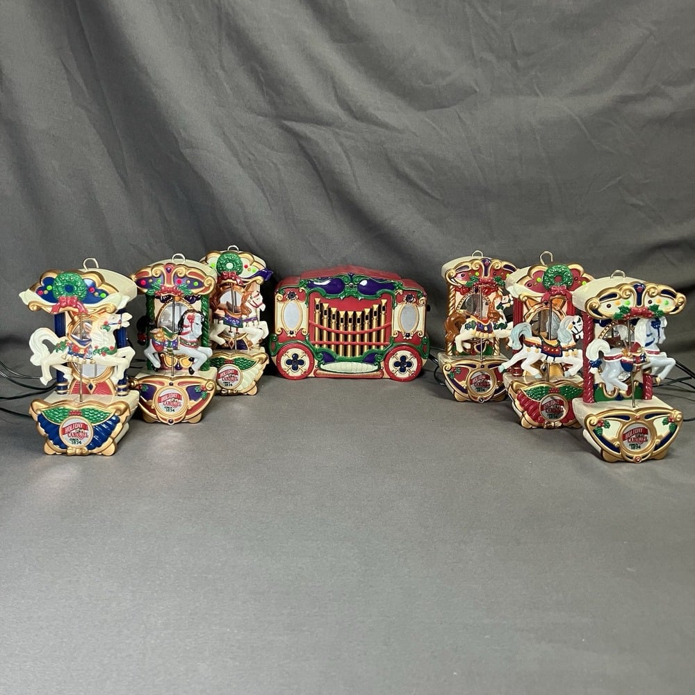 Mr Christmas Holiday Lighted Musical Carousel / 6 Horses / with 21 Songs / Box