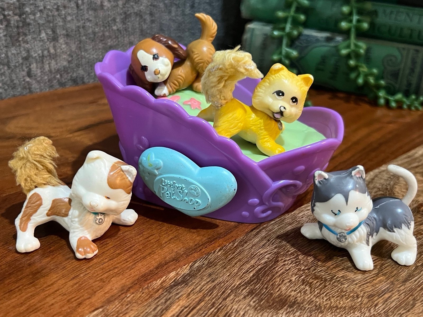 Vintage 90s Littlest Pet Shop Cats with Magic Motion Magnetic Bed RARE FIND