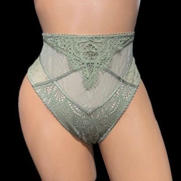 Victorias Secret Dream Angels High waist Crochet Lace & Mesh Thong panty Olive M