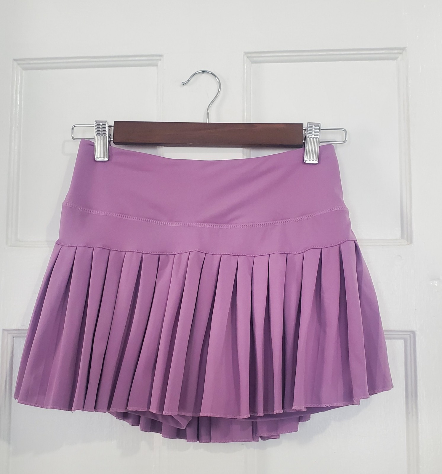 GOLDHINGE Pleated Skort Size: M