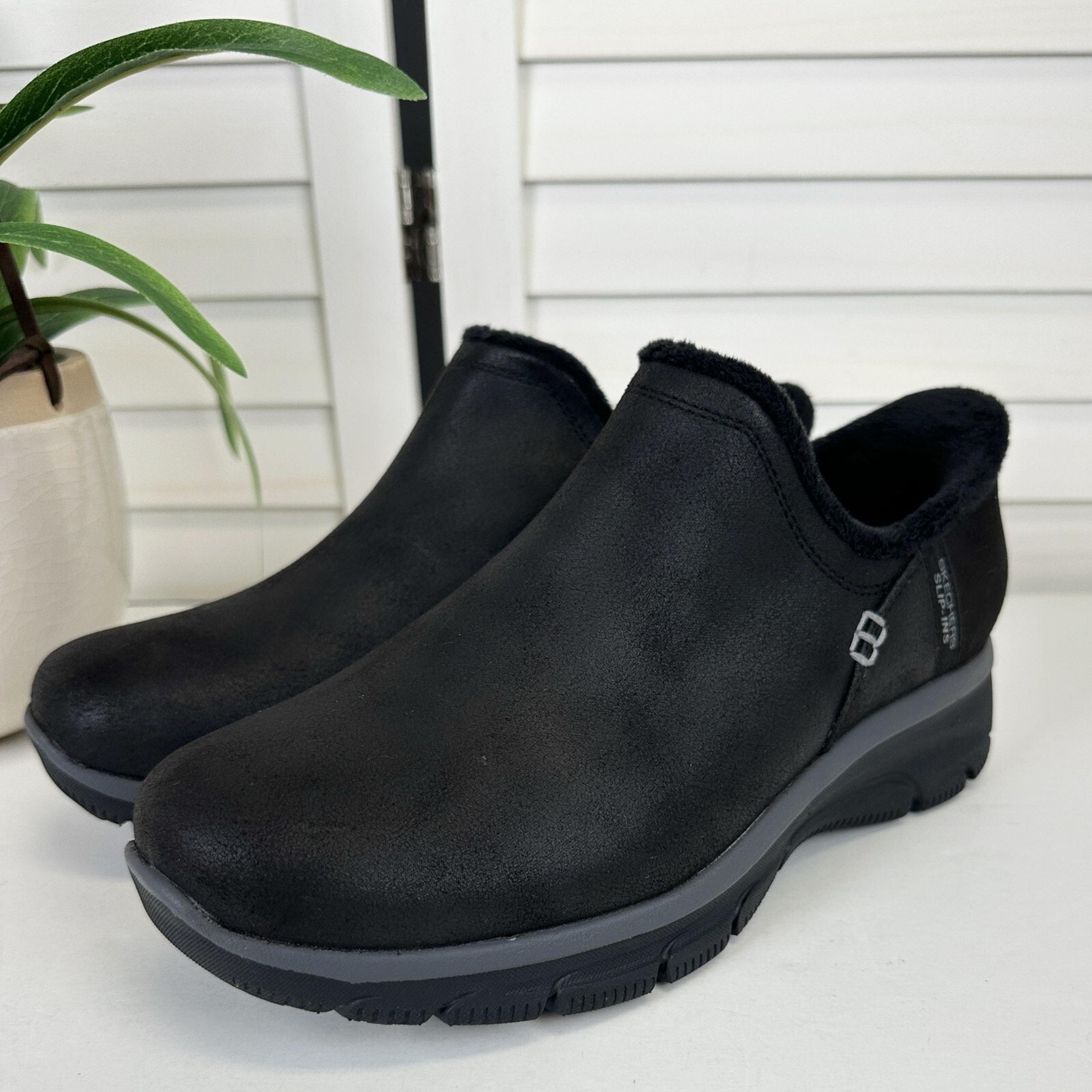 Skechers 7.5W Black Easy Going Modern Hour Slip Ins Loafers Faux Fur Lined Shoe