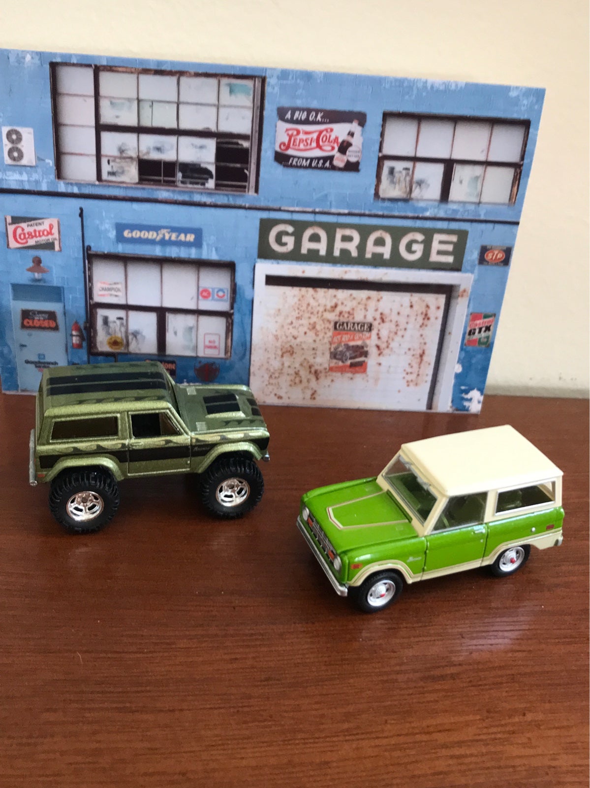 Hot Wheels And greenlight Ford broncos