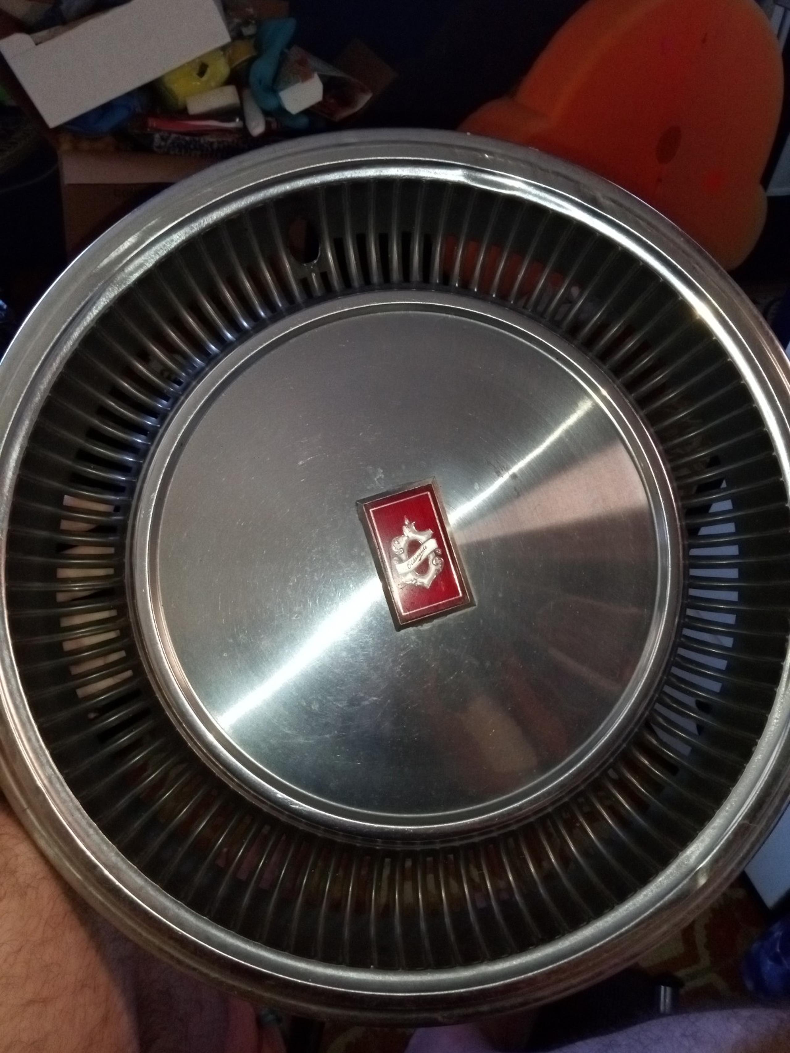 2-15" Oldsmobile 98 regency hubcaps